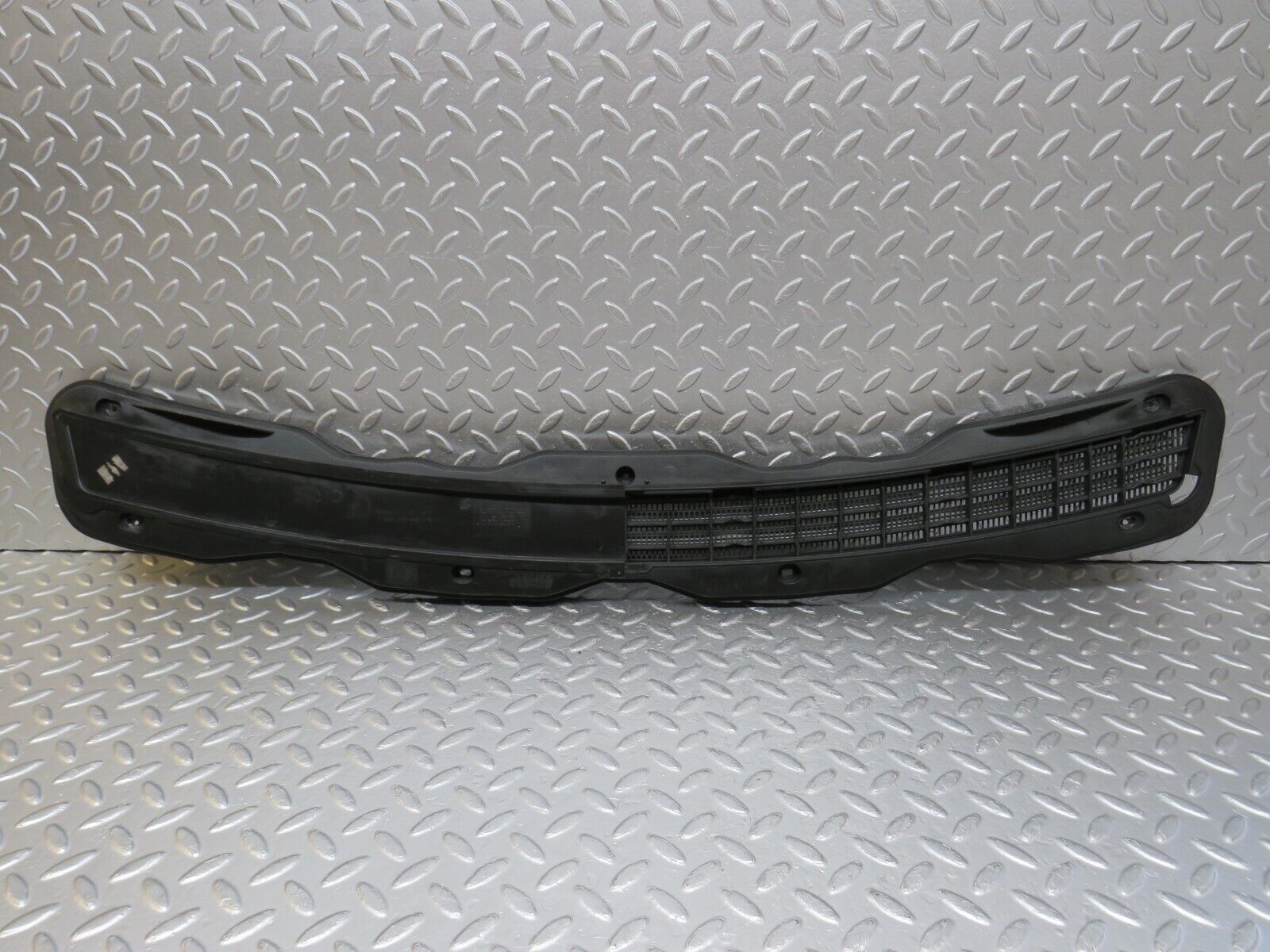 34711 Mercedes-Benz W210 320E Bonnet Upper Grill 2108800805
