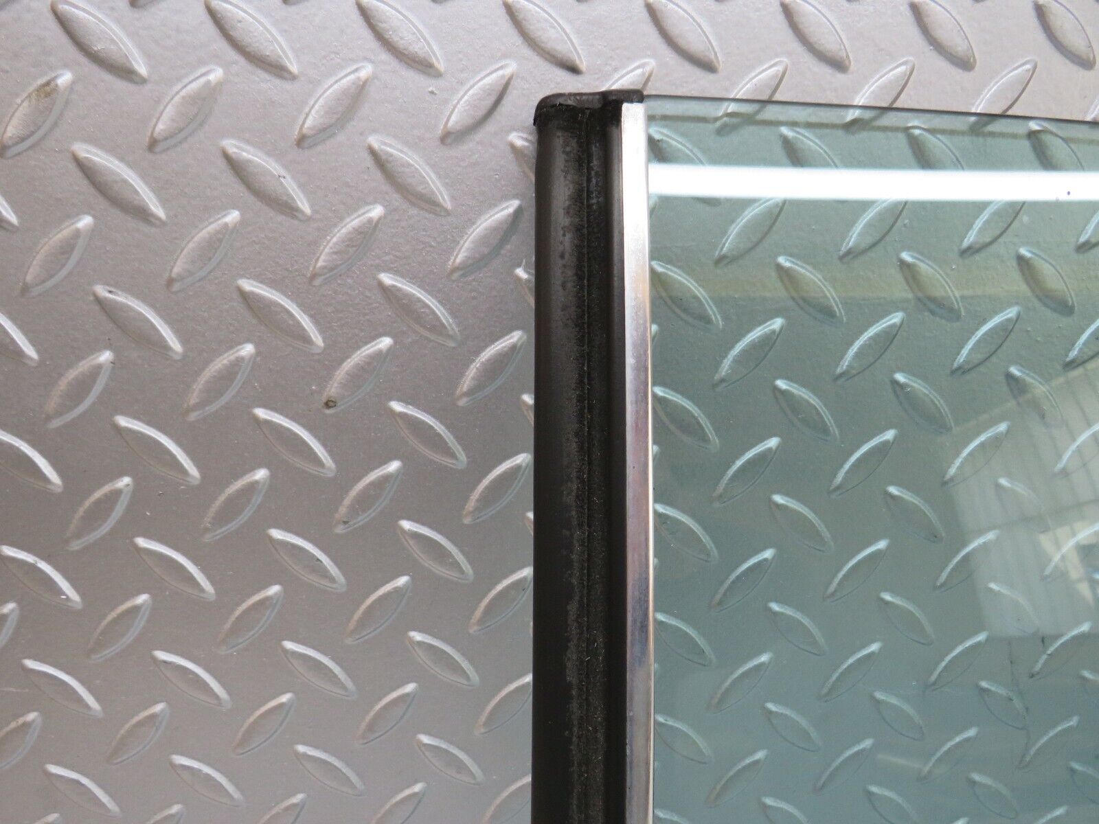 34413 Mercedes-Benz C126 380SEC Coupe Rear Left Window Glass