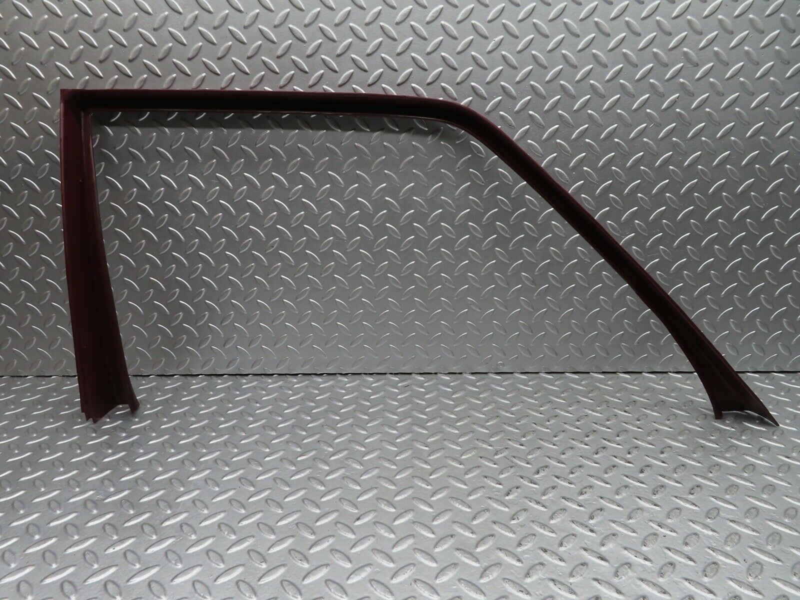 21425 Mercedes-Benz W126 300SE Front Right Door Window Frame Cover 1267250471