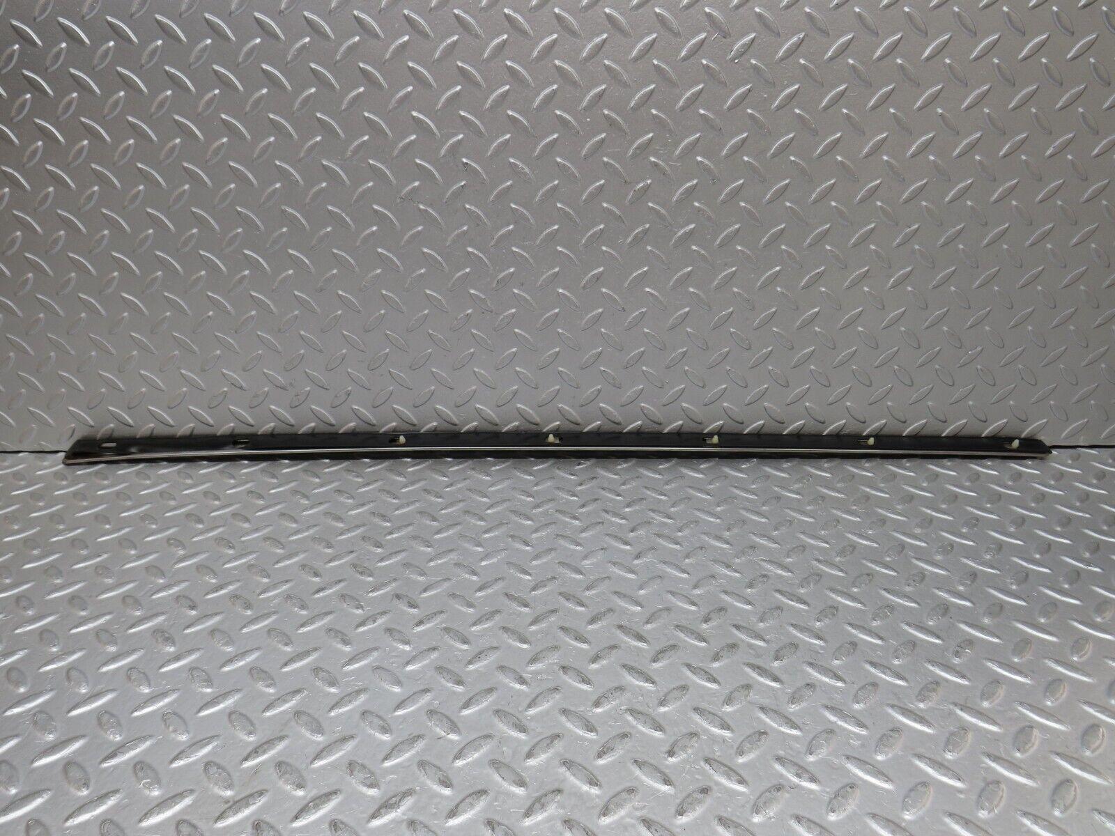 37309 Mercedes-Benz W109 300SEL Front Right Door Centre Moulding Trim
