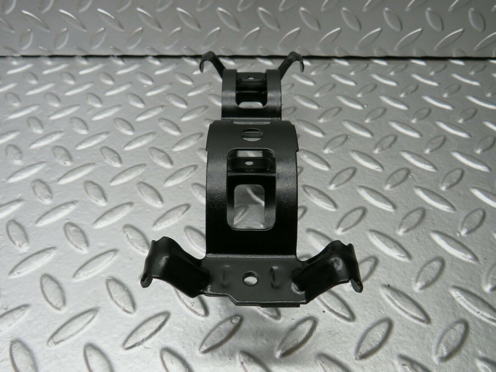 22430 Mercedes-Benz C124 E220 Coupe Fuel Pump Fuel Filter Bracket Holder