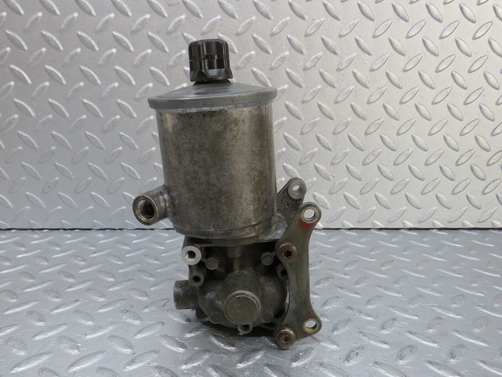 36669 Mercedes-Benz W201 190E 2.0L Power Steering Pump 2014601780