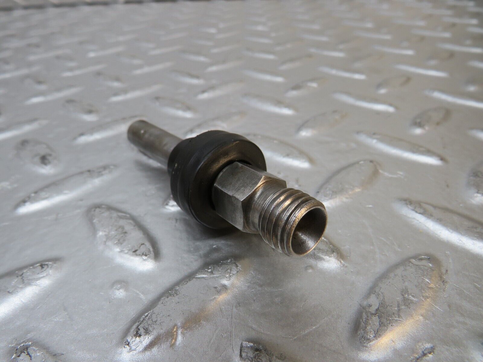 29929 Mercedes-Benz W123 230E Fuel Injector Bosch 0437502010