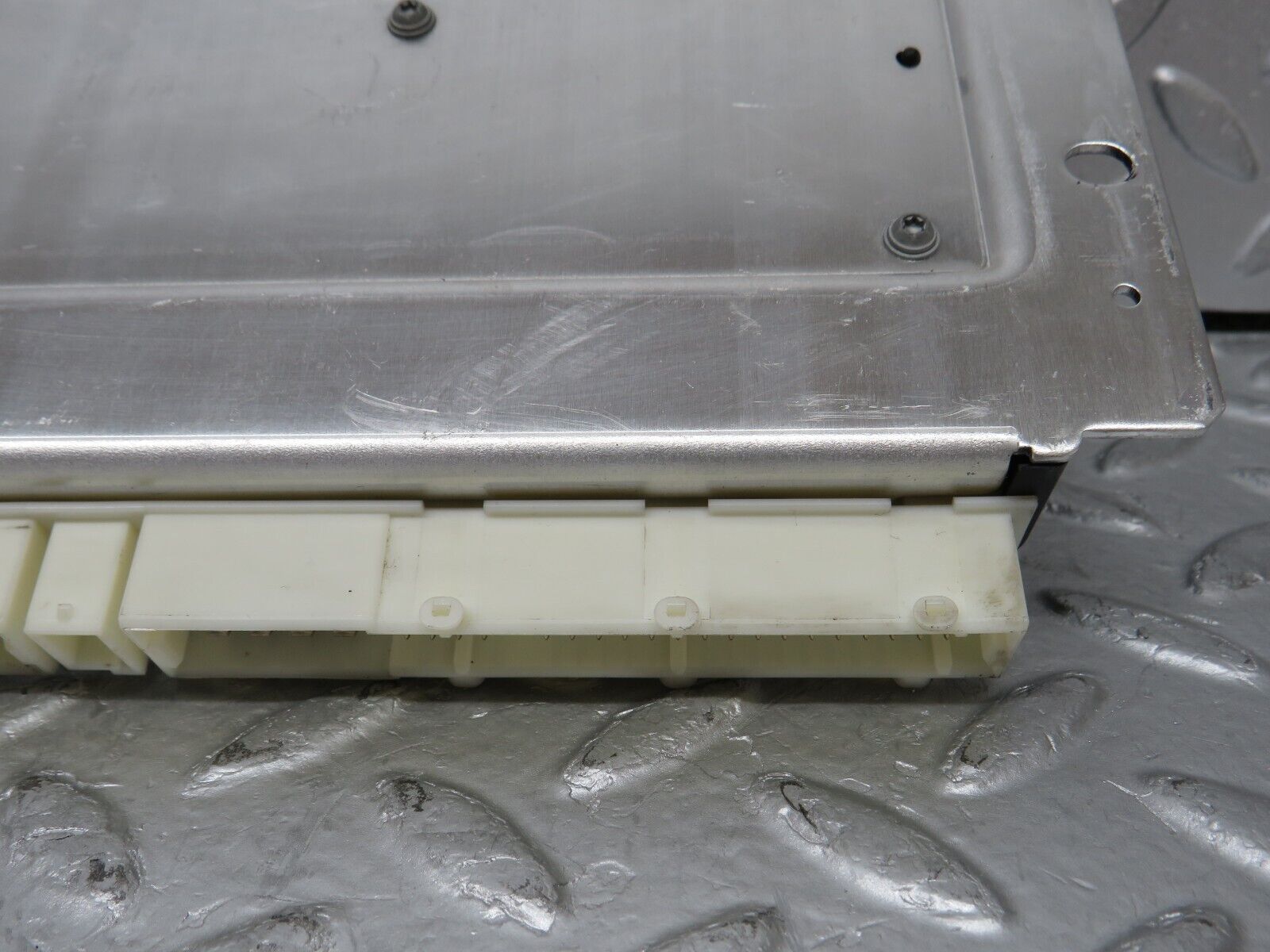 35148 Mercedes-Benz W221 Air Suspension Control Unit 2215408245