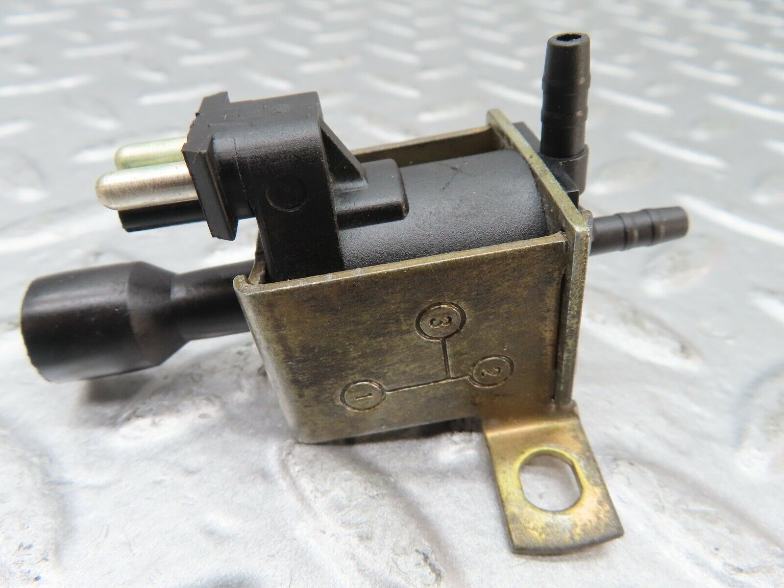 20051 Mercedes-Benz R129 300SL Coupe Vacuum Control Valve Pierburg 0015407097