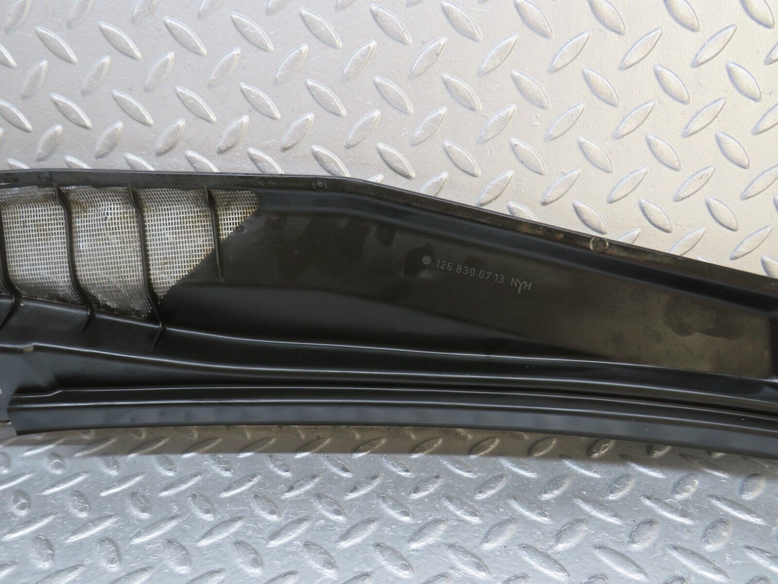 37031 Mercedes-Benz C126 420SEC Coupe Water Drain 1268300813 1268300713