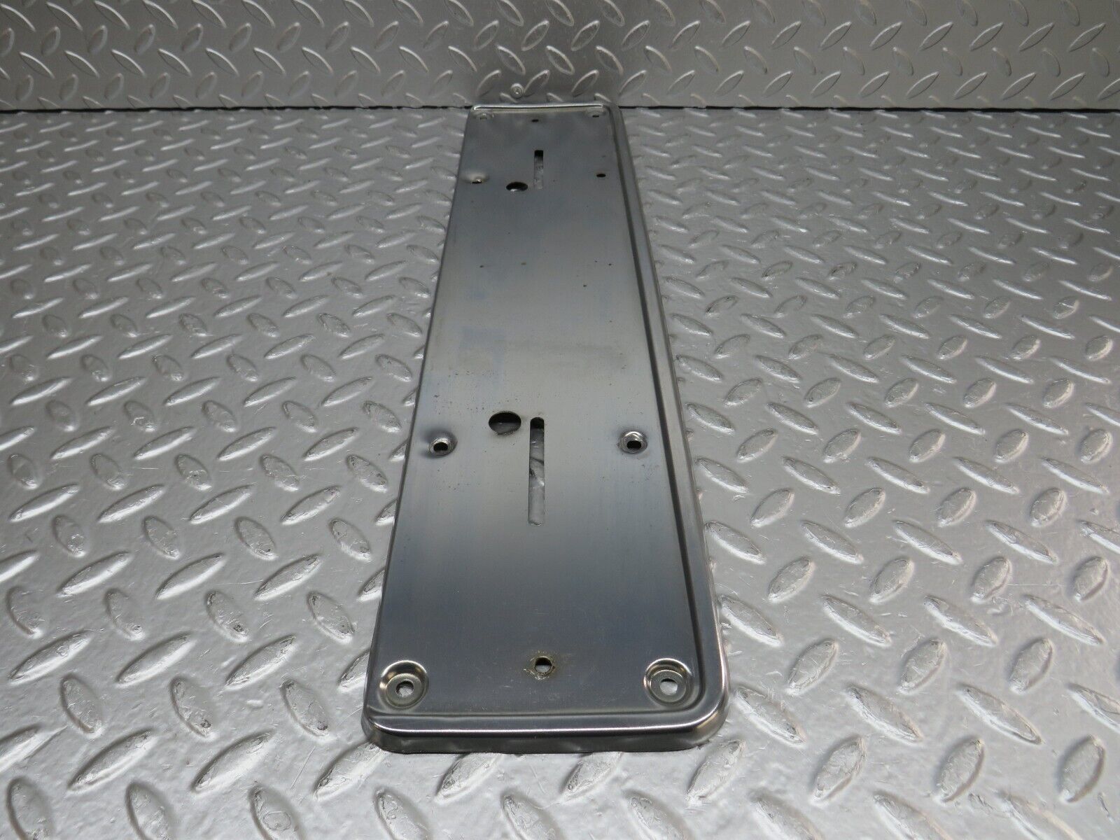 32512 Mercedes-Benz S124 300TE Wagon Rear number Plate Holder