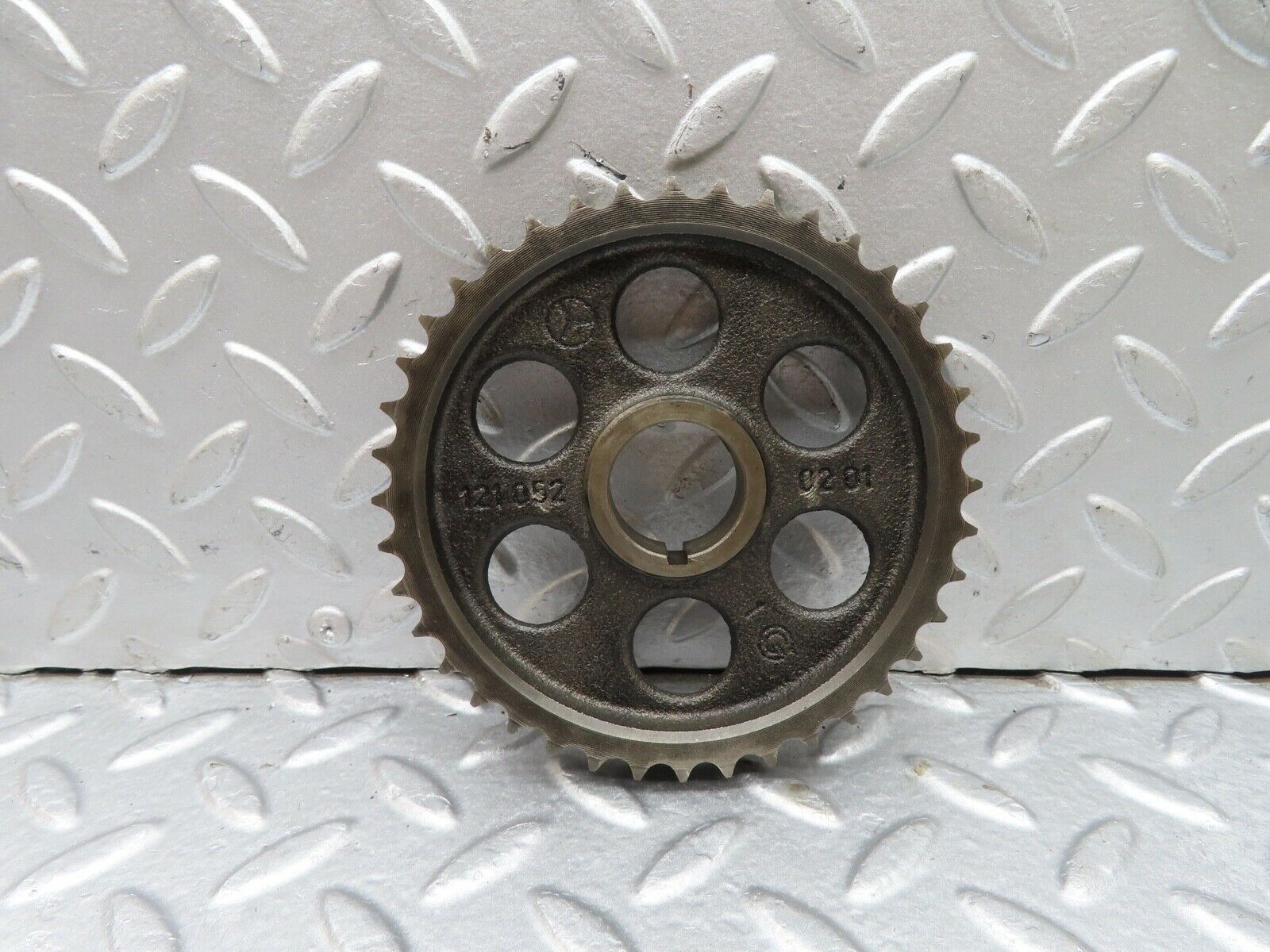 18071 Mercedes-Benz W123 200 Camshaft Timing Gear 1210520201