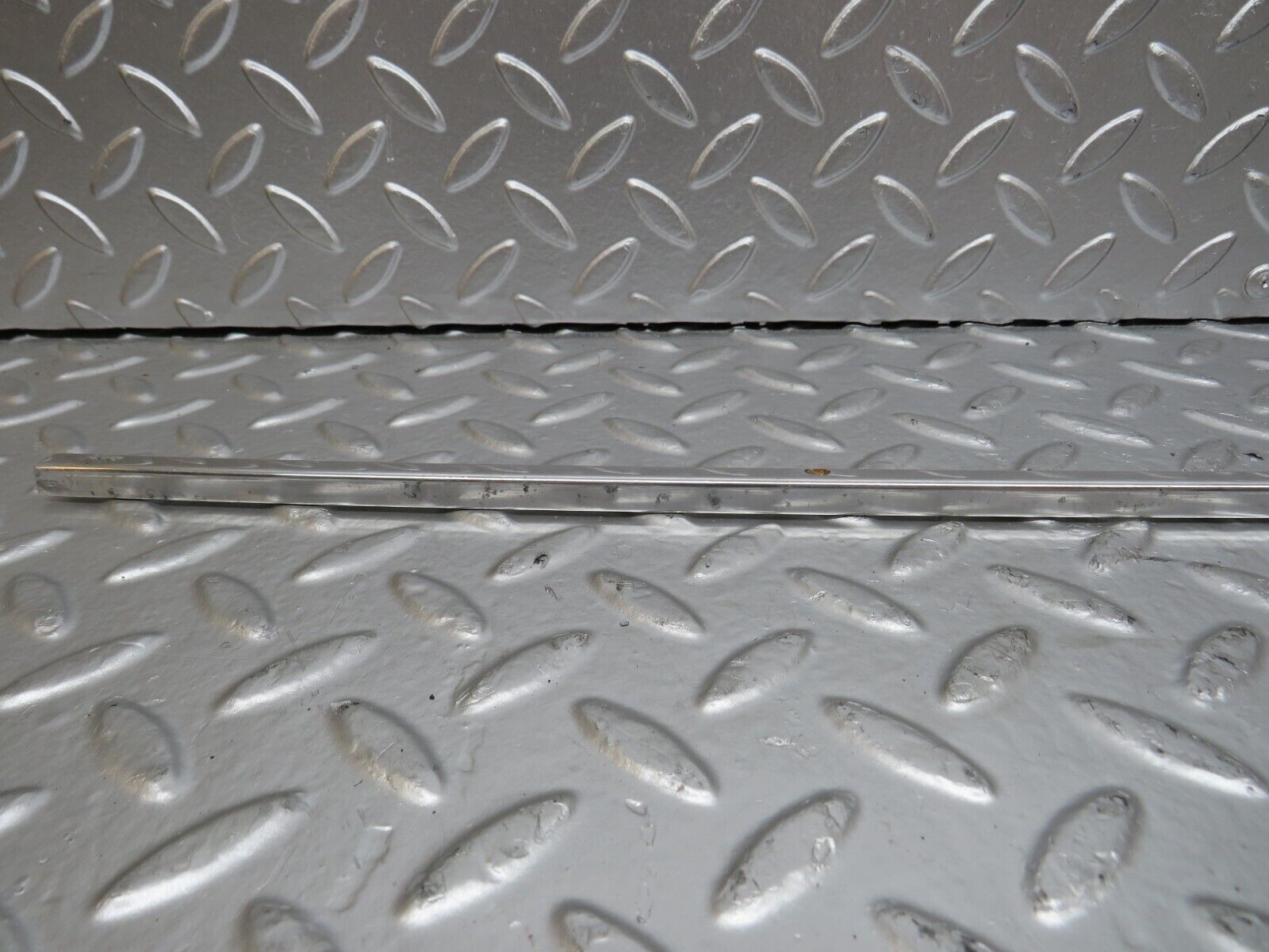 26360 Mercedes-Benz W116 450SE Sunroof Chrome Trim