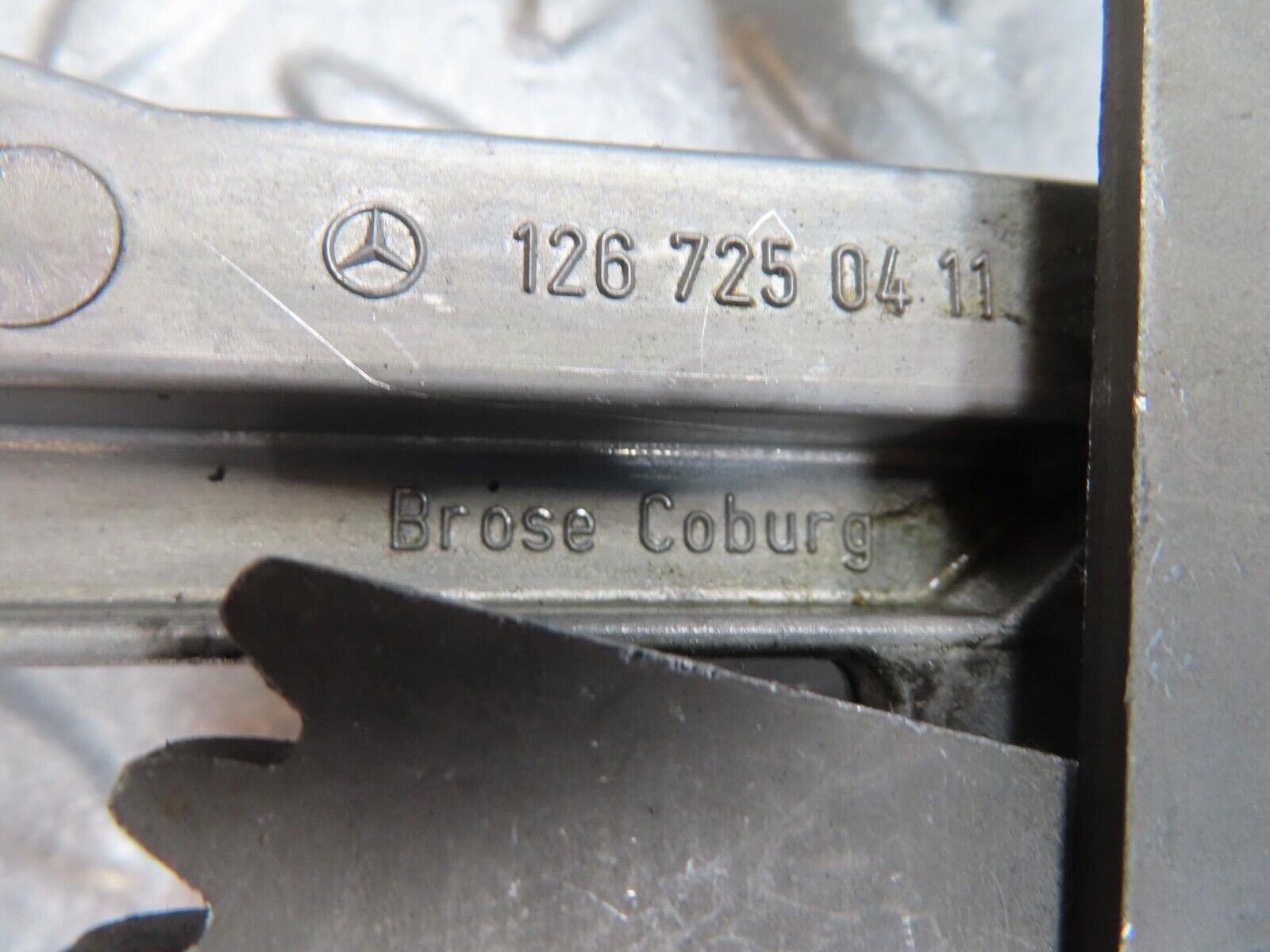 16007 Mercedes-Benz W123 280E Front Right Power Window Regulator 1237202846