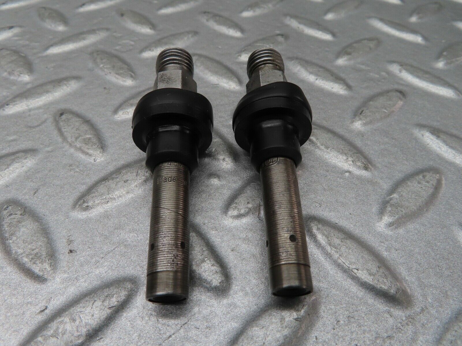 16948 Mercedes-Benz C123 280CE Coupe 2x Fuel Injectors Bosch 0437502010