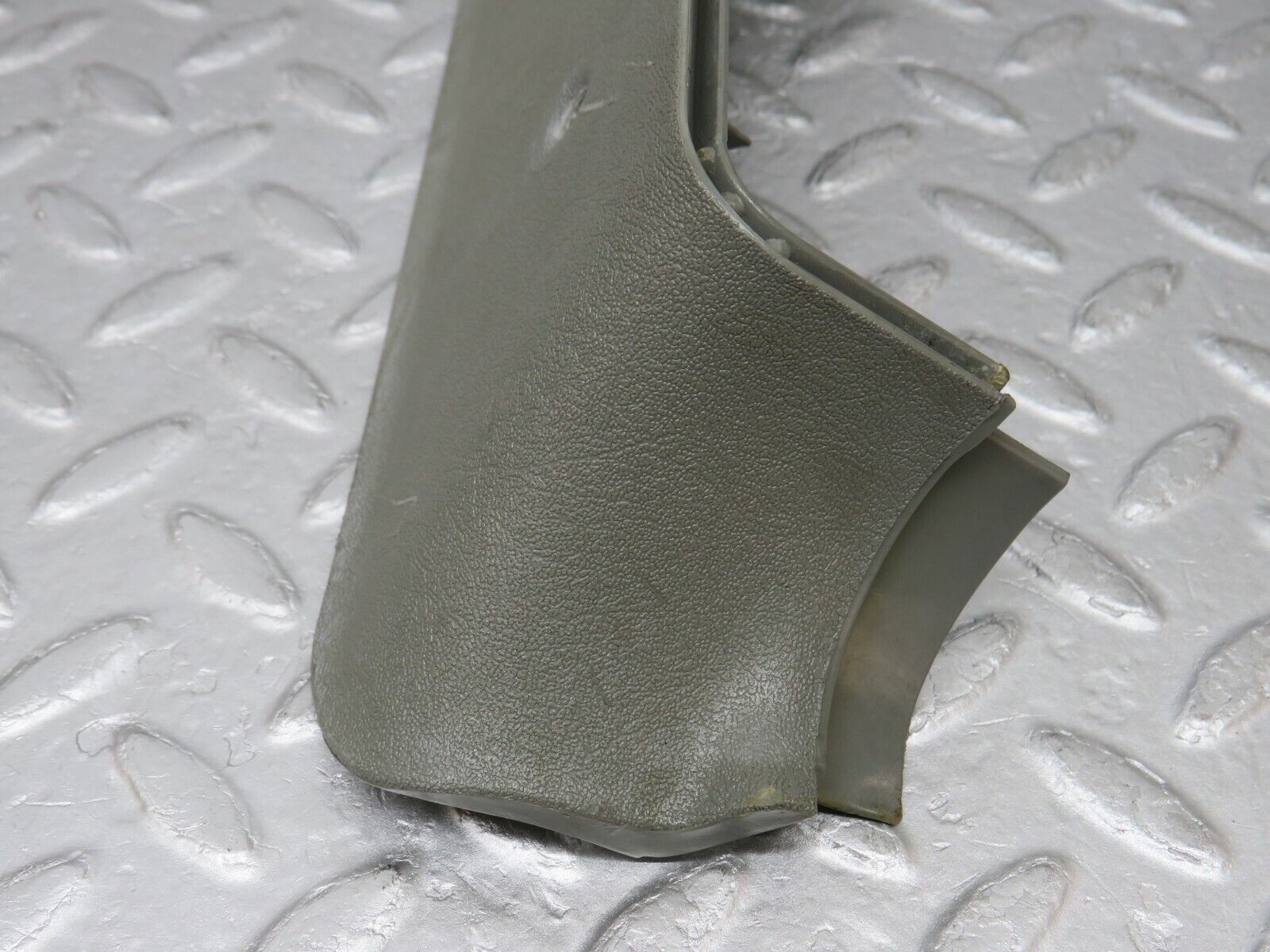 35981 Mercedes-Benz W126 420SE B Pillar Bottom Cover Left Grey 1266920122