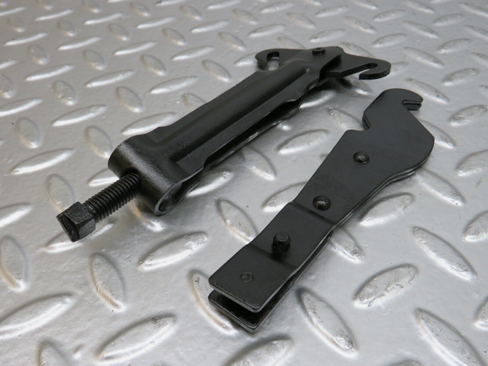 25420 Mercedes-Benz W123 200 Handbrake Regulator