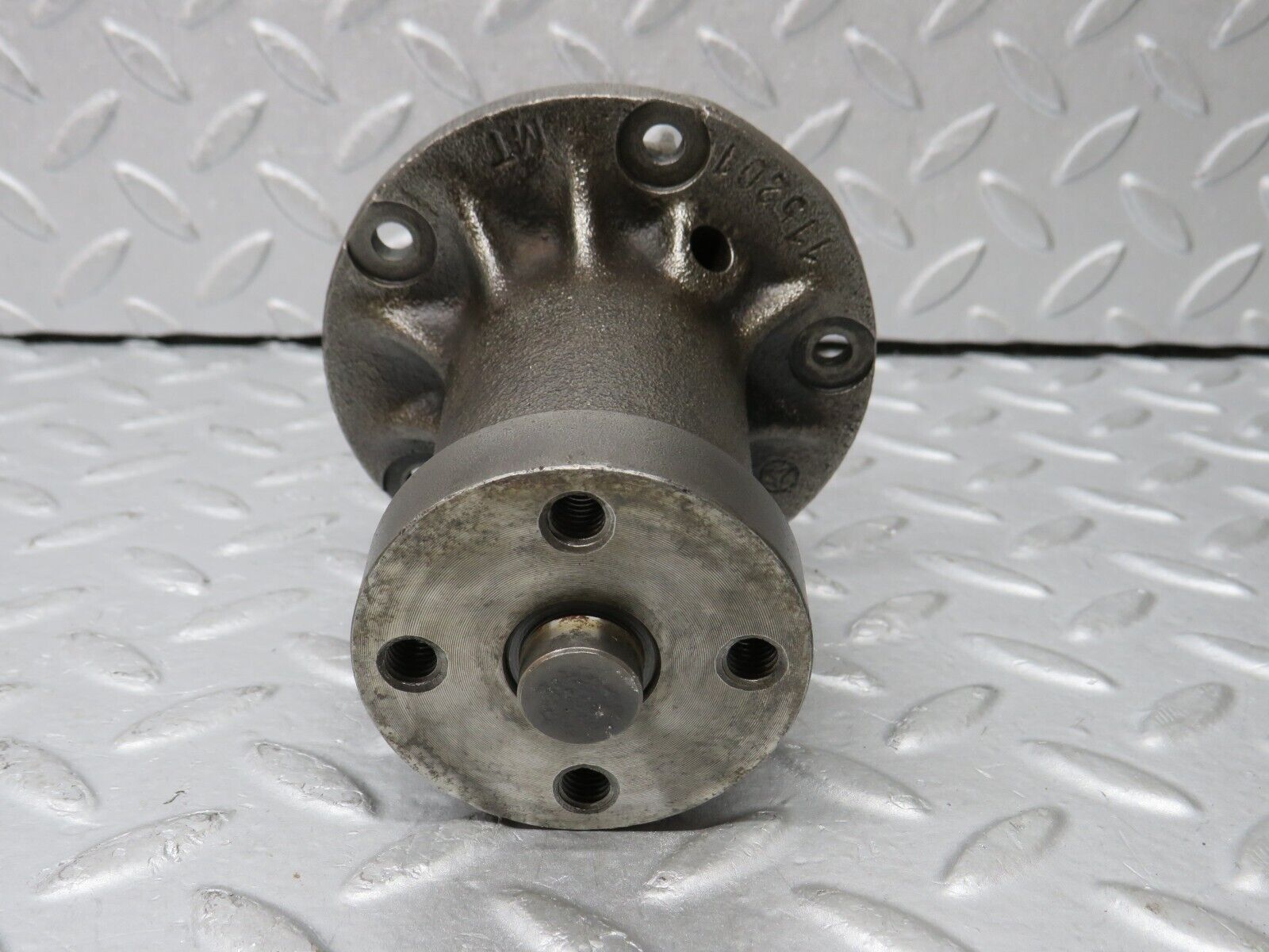 35903 Mercedes-Benz 240D OM616.912 Water Pump 115201