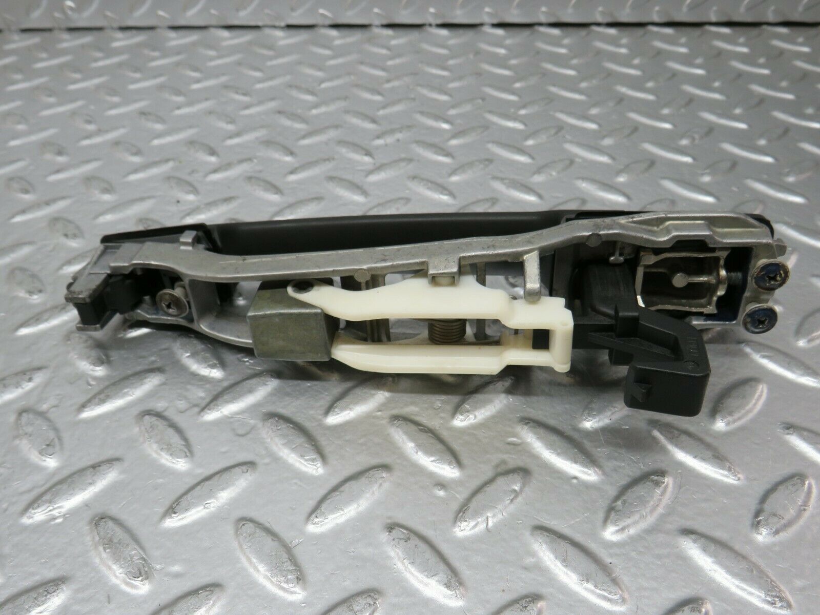 24257 Mercedes-Benz S124 220TE Rear Right Exterior Door Handle