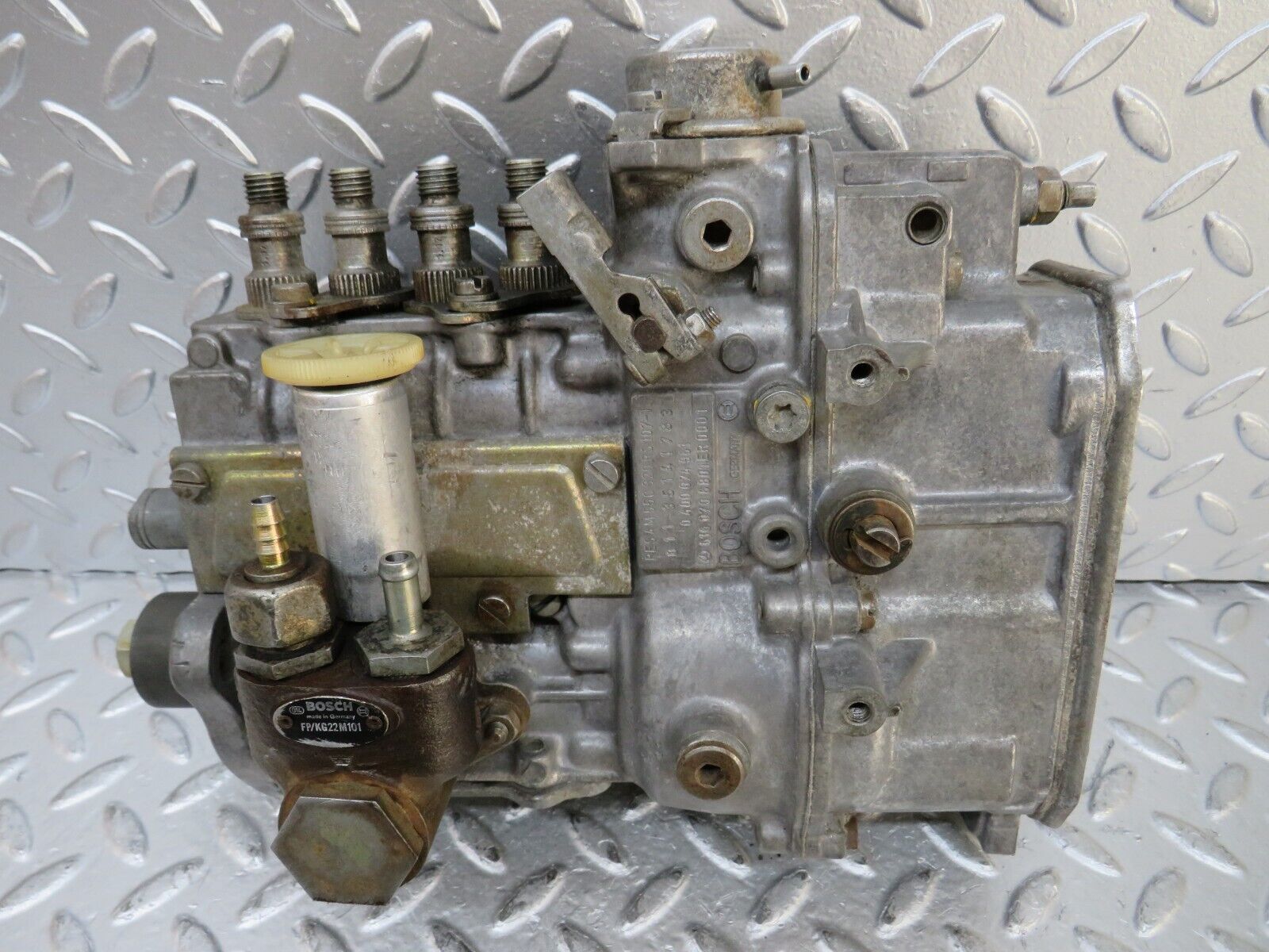 26954 Mercedes-Benz W123 240D Diesel Fuel Injection Pump Bosch 6160706801