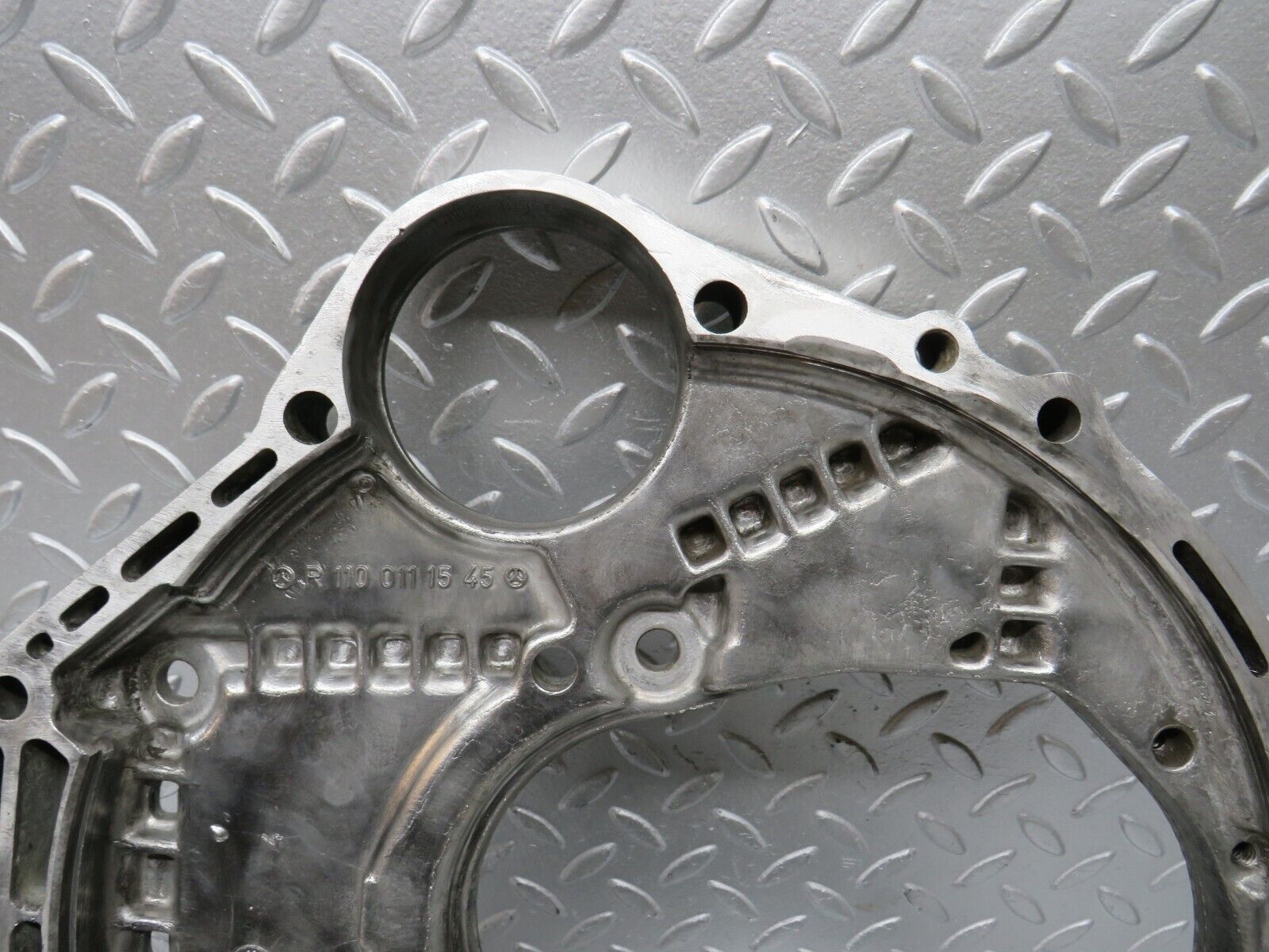 32918 Mercedes-Benz W123 300D Gearbox Flange 1100111545