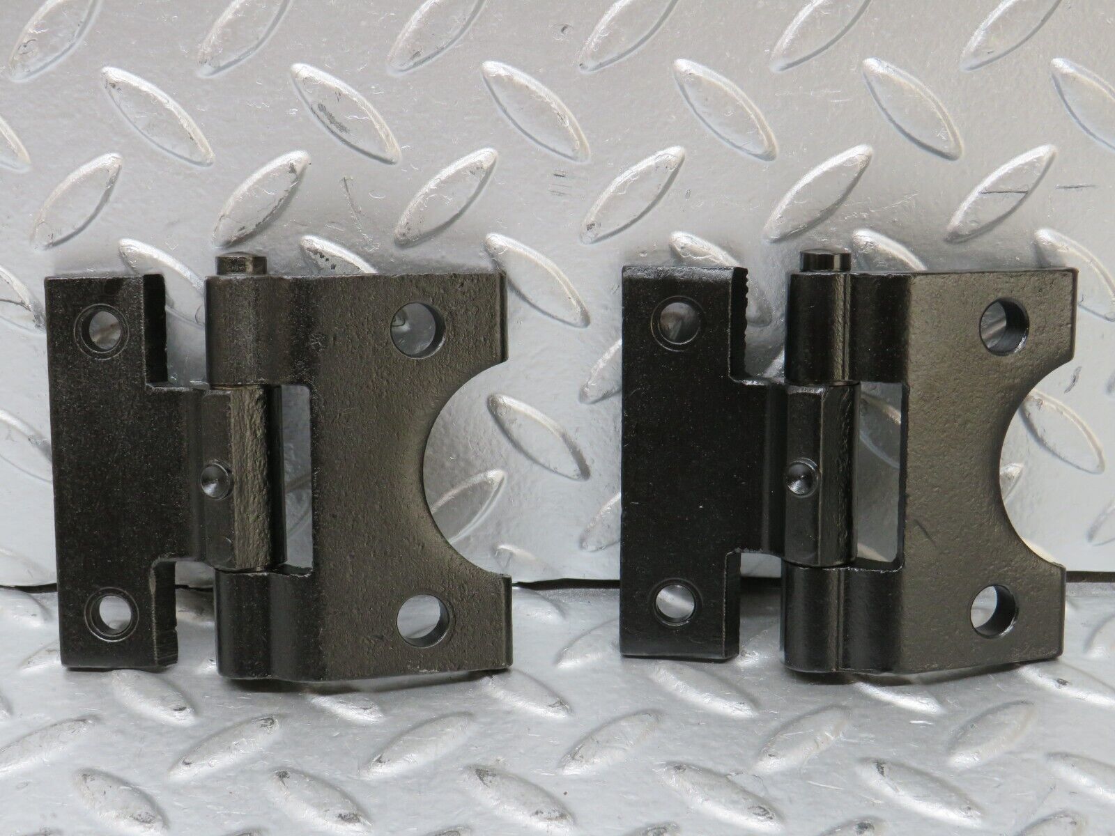 26280 Mercedes-Benz W116 450SE Door Hinge Left Side