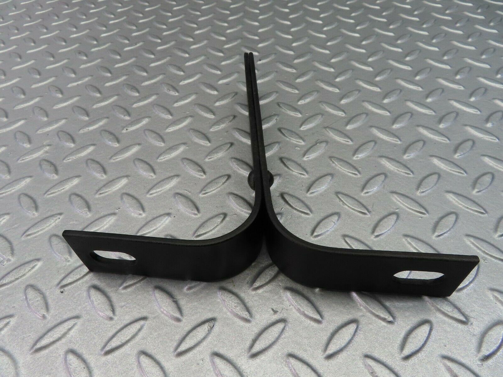 7835 Mercedes-Benz W115 220D Front Bumper Bracket Right Side