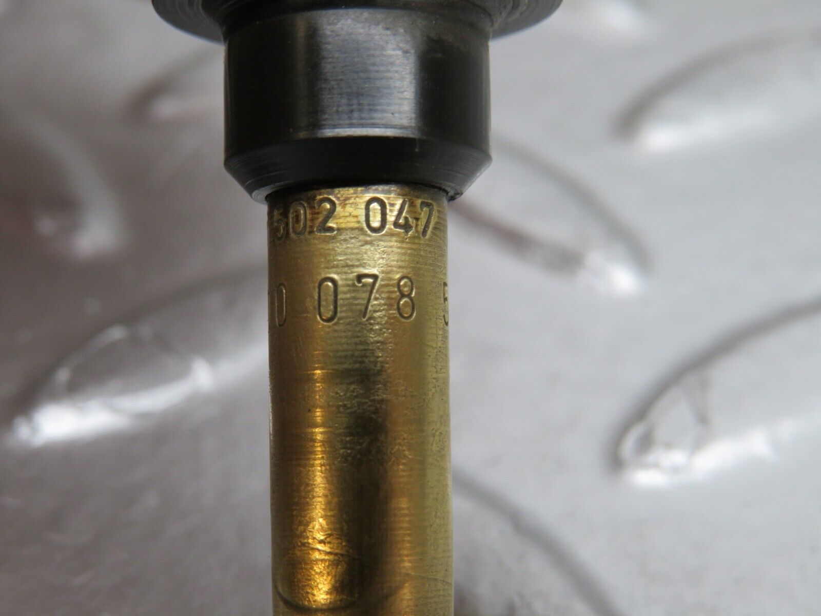 29577 Mercedes-Benz W124 230E Fuel Injector 0437502047 0000785623