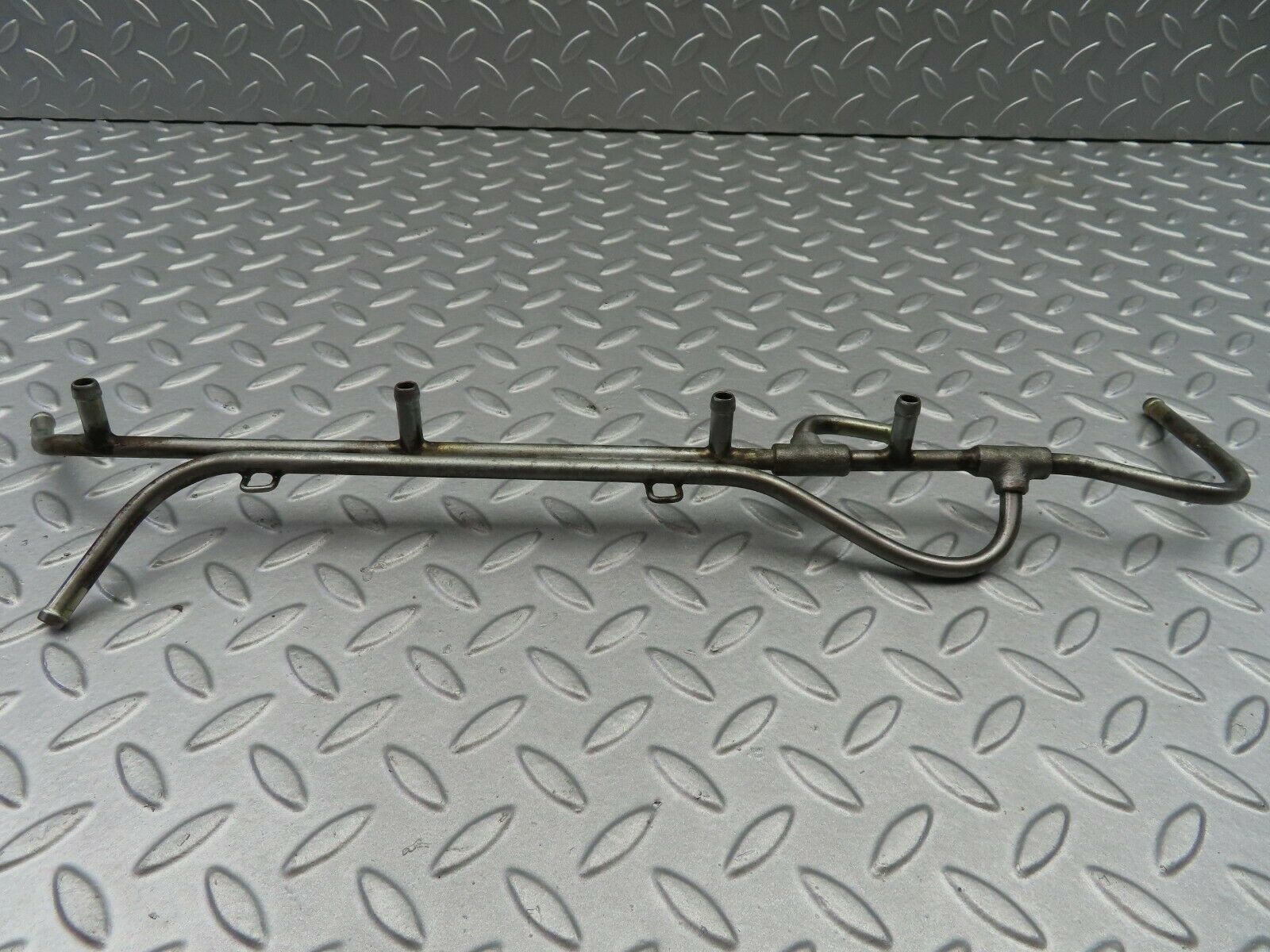 7077 Mercedes-Benz C107 350SLC Coupe Left Side Fuel Injection Pipe