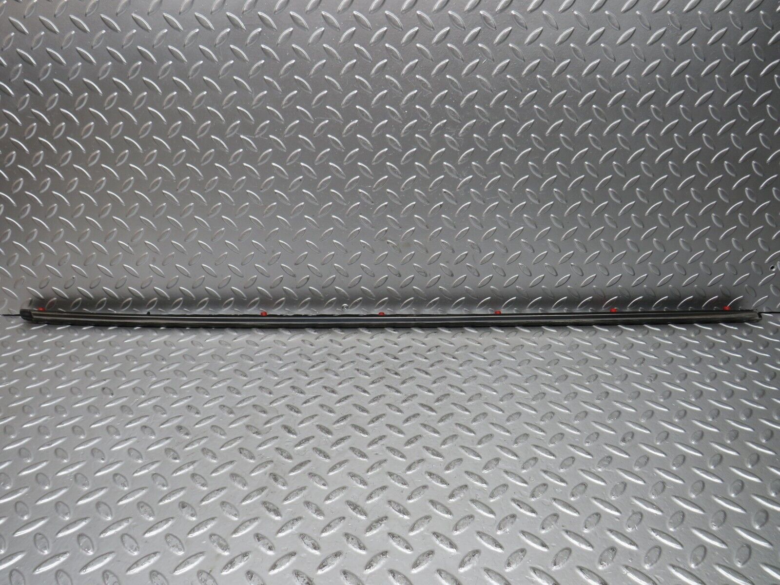 28619 Mercedes-Benz W123 280E Front Left Fender Wing Centre Moulding Trim