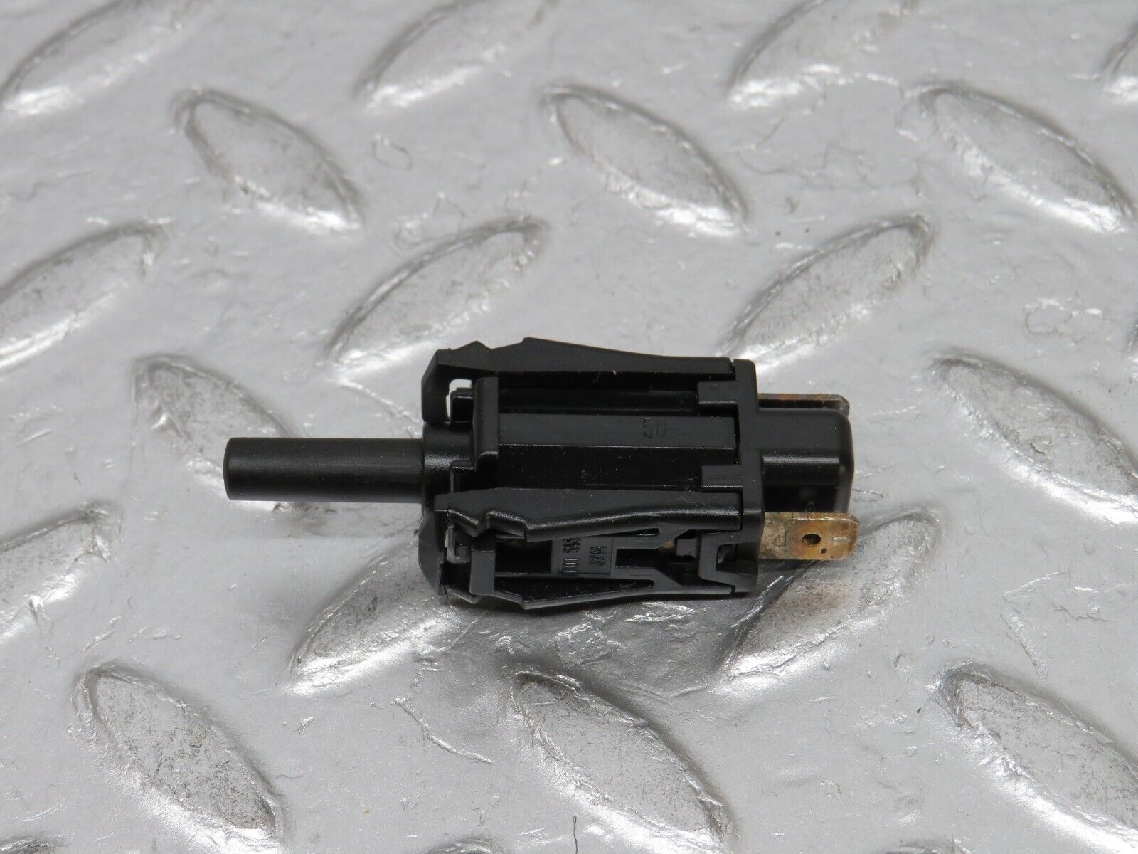 0587 Mercedes-Benz W123 230E Door Contact Switch 0015458714