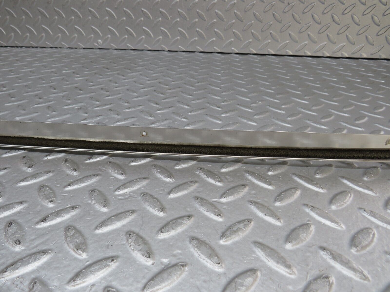 36325 Mercedes-Benz W126 420SE Roof Chrome Trim Left Side