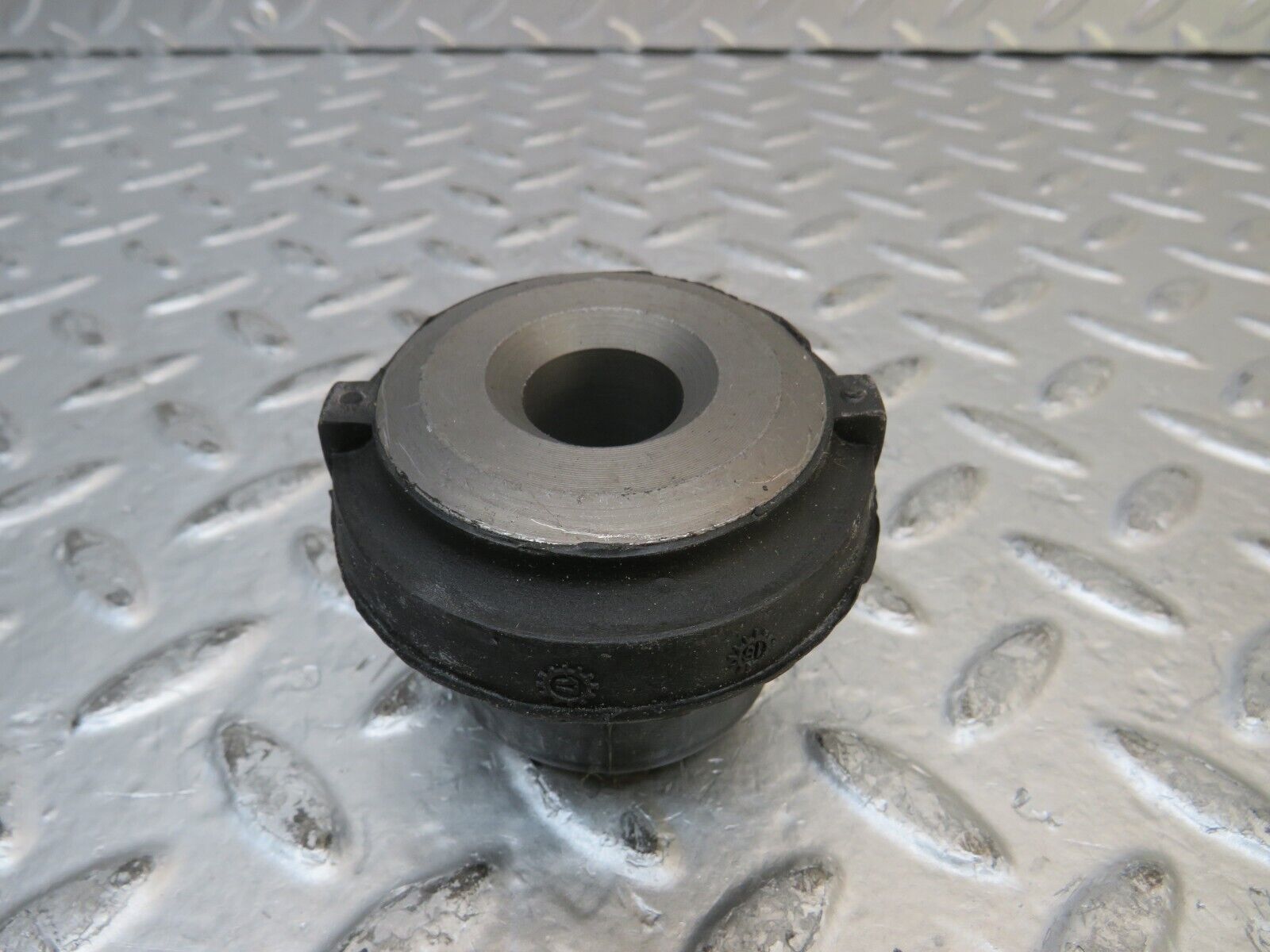 27081 Mercedes-Benz W123 280E Control Arm Bushing Kit New 1233301375