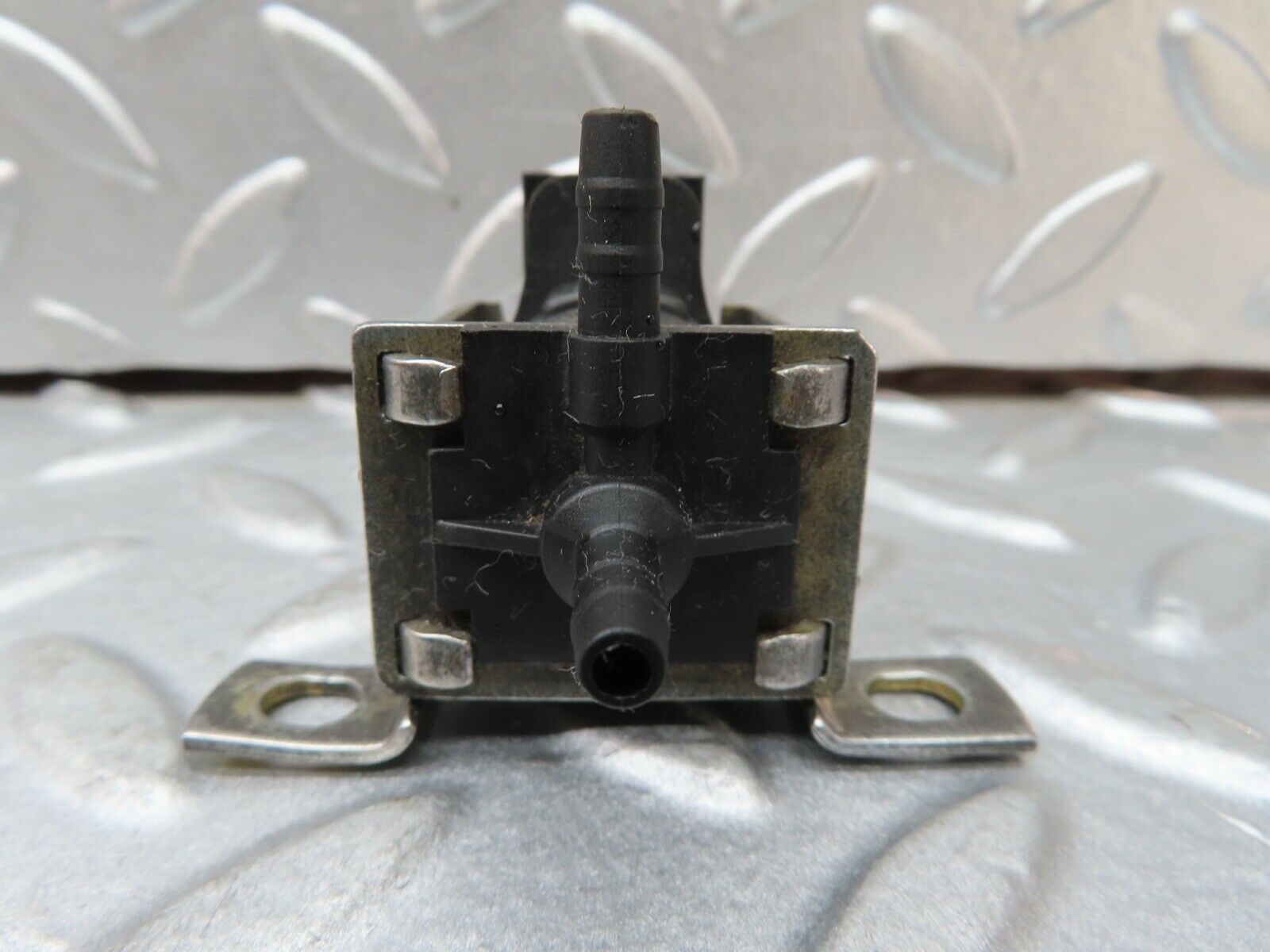 17448 Mercedes-Benz R129 300SL Coupe Vacuum Control Valve 0015407097