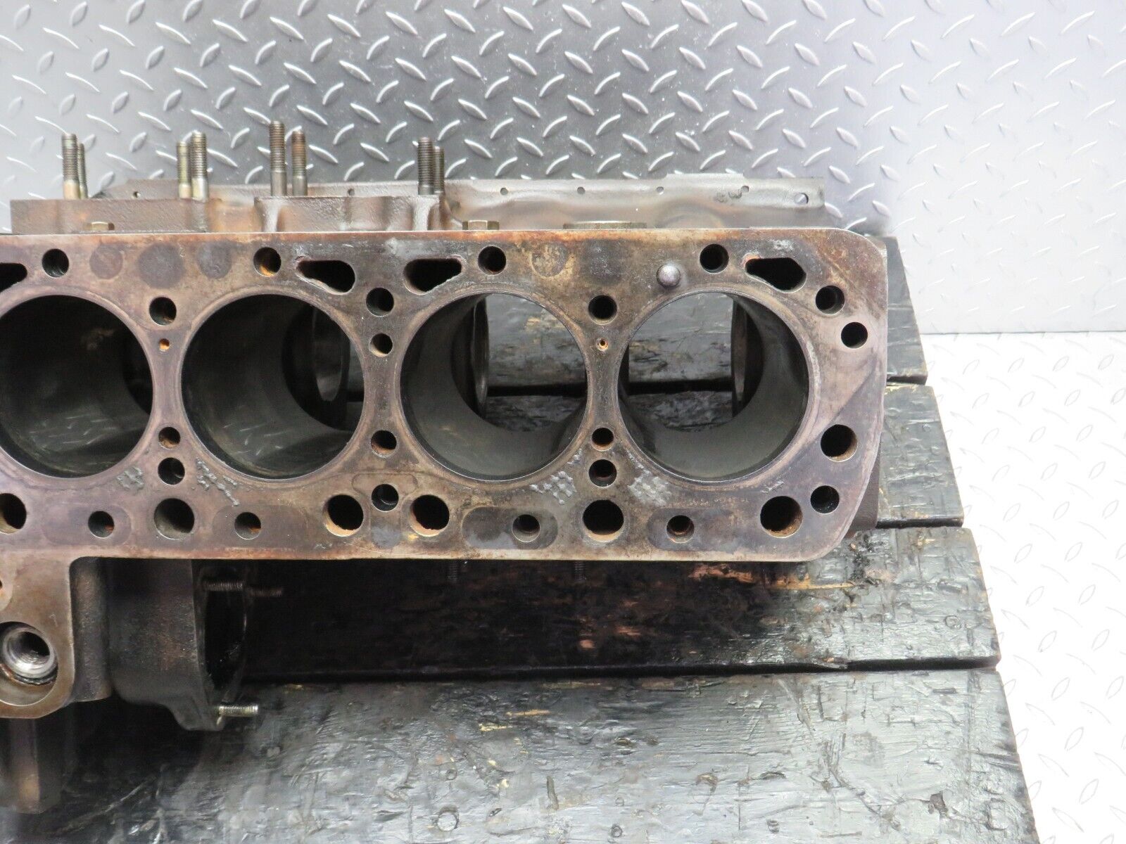 31170 Mercedes-Benz W123 200D Engine Block OM615.940 6150113001