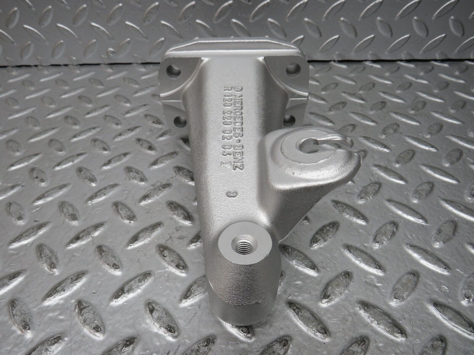 27323 Mercedes-Benz W123 280E Engine Mount Bracket Left Side 1232230204