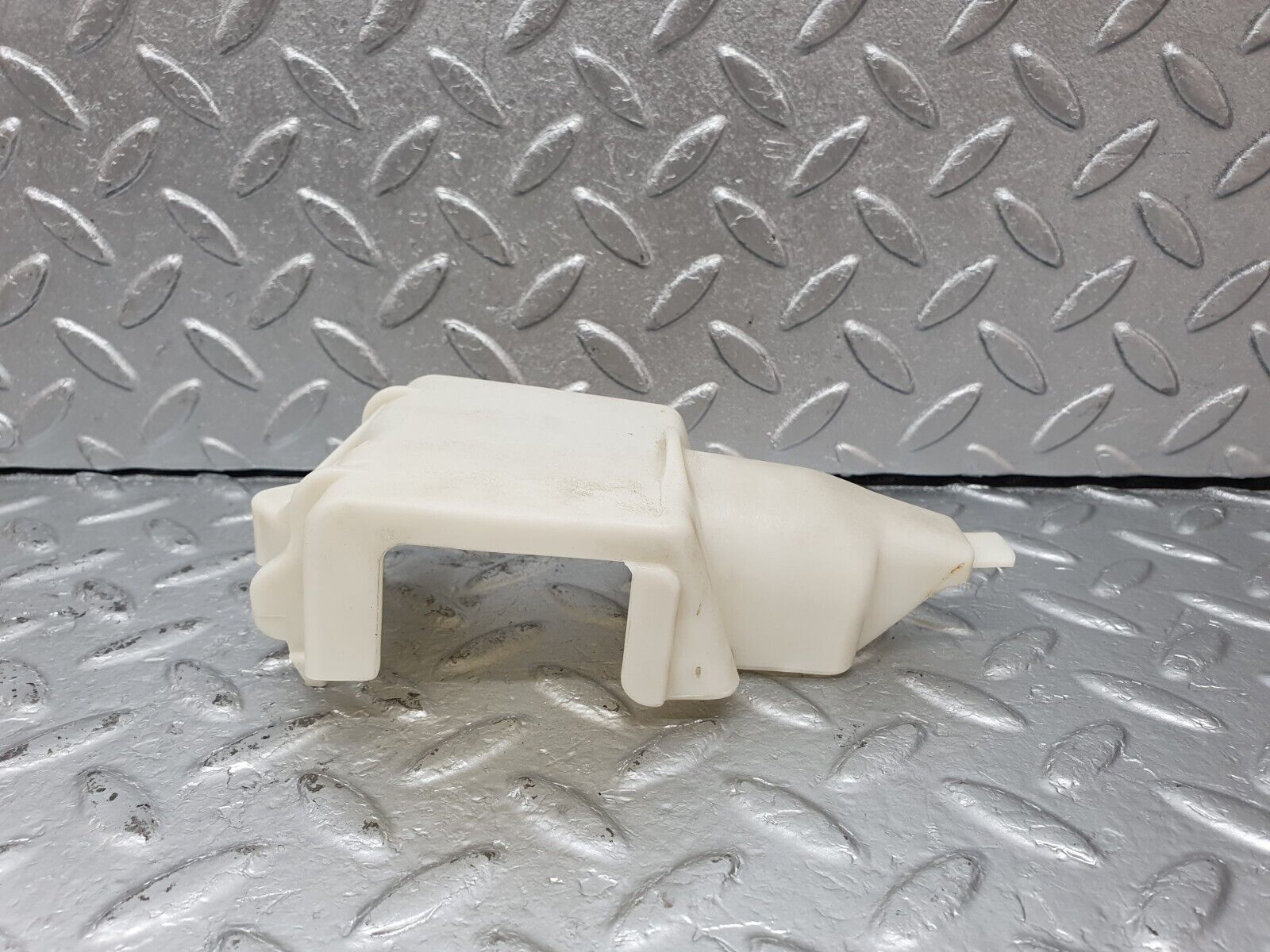 41589 Mercedes-Benz W124 200E Rear Door Lock Vacuum Actuator Cover 1248050590