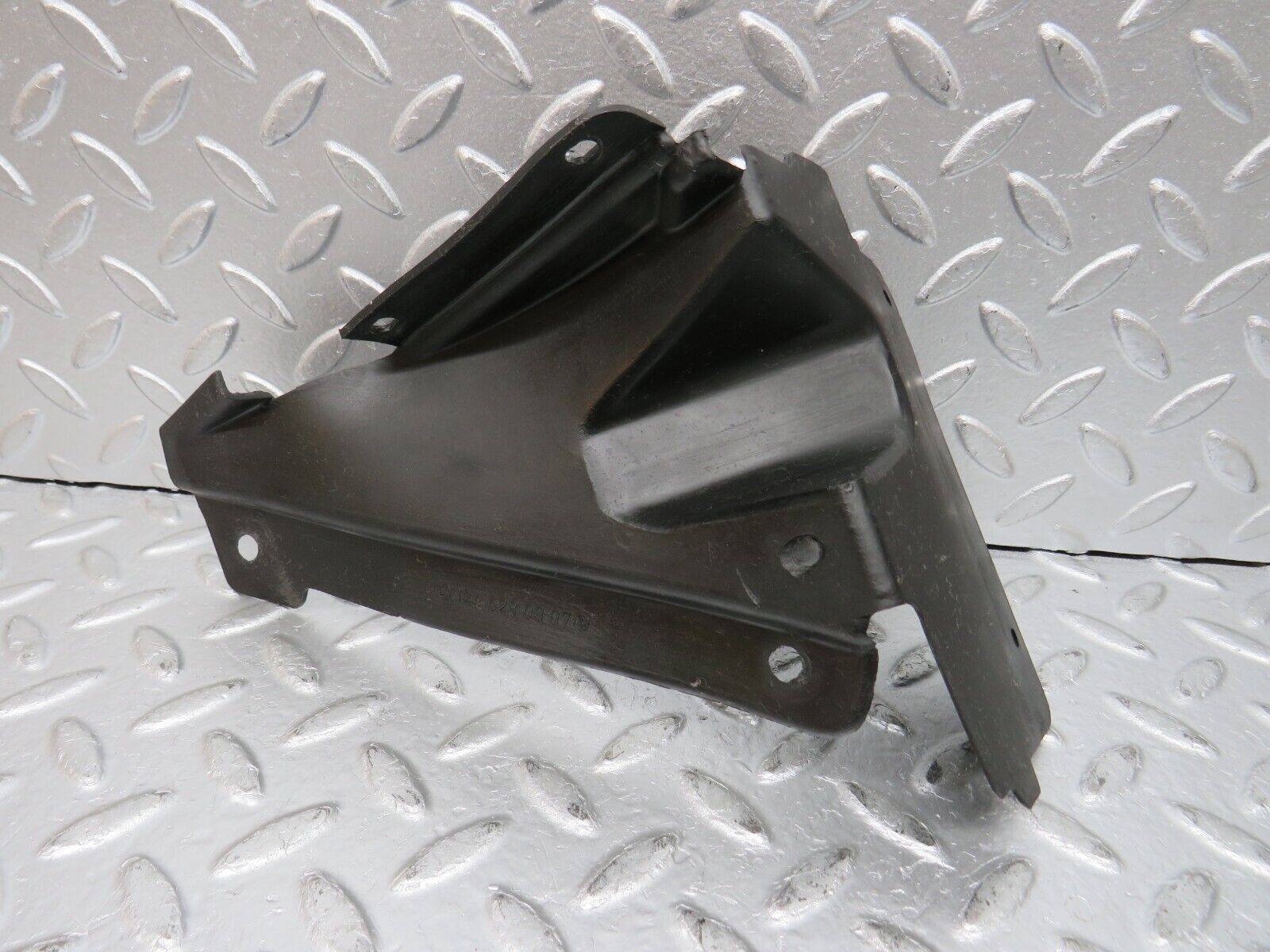 32365 Mercedes-Benz S124 300TE Covering Side Member Pair 1246280907 1246281007