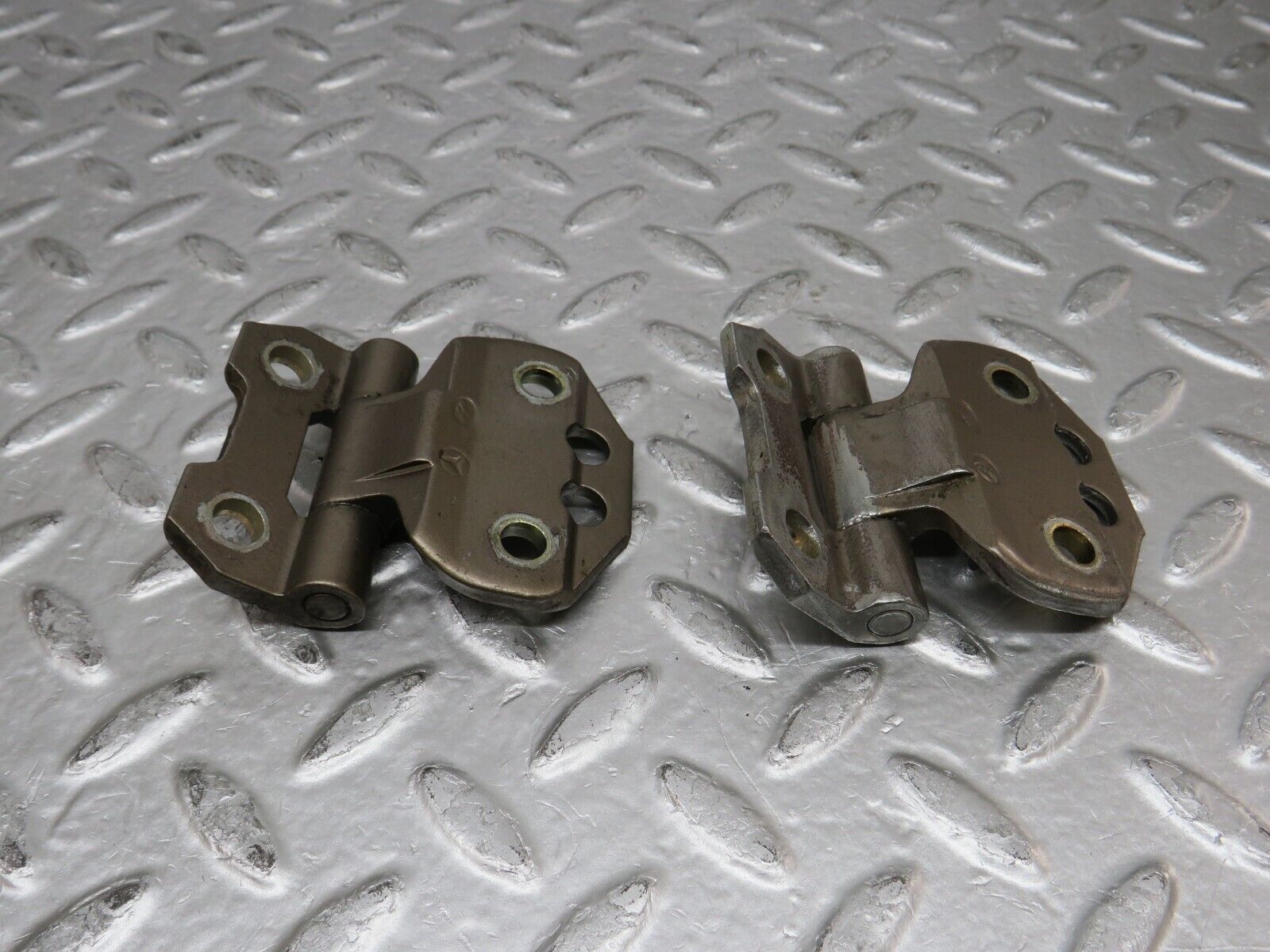 29603 Mercedes-Benz W124 230E Left Door Hinge Pair