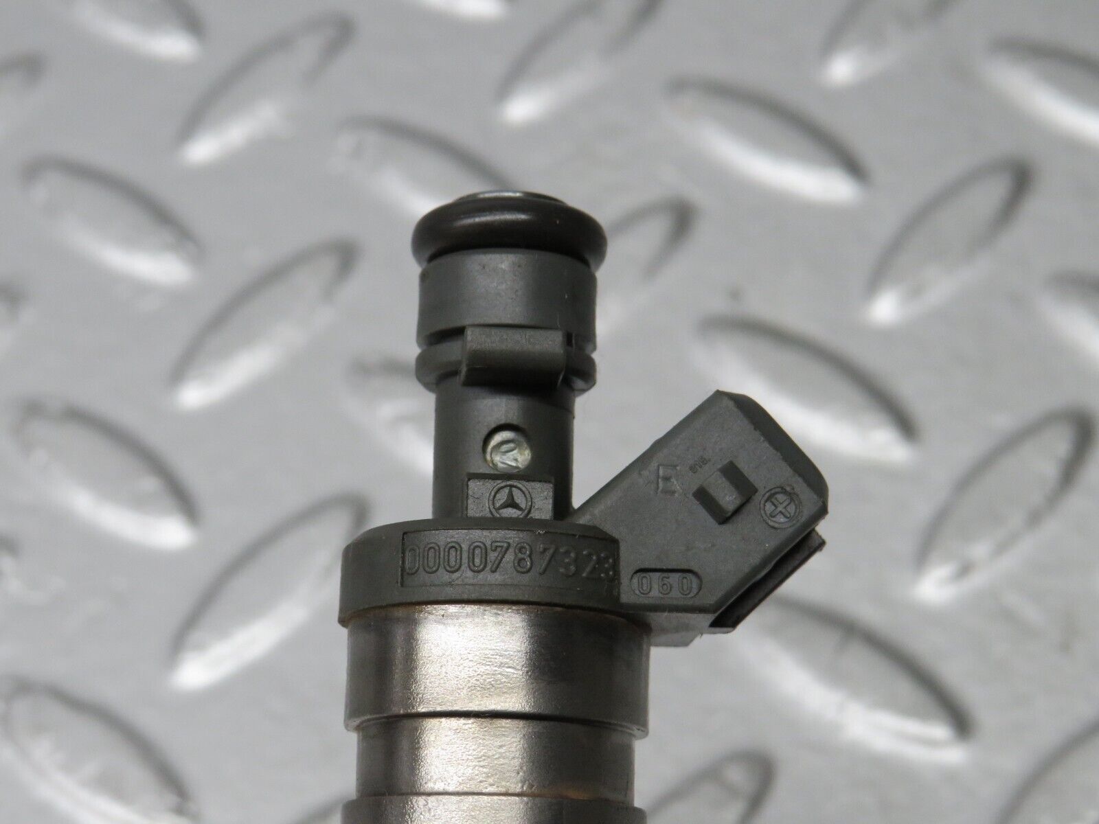 39421 Mercedes-Benz R129 320SL Coupe Fuel Injector Bosch 0000787323 0280155209