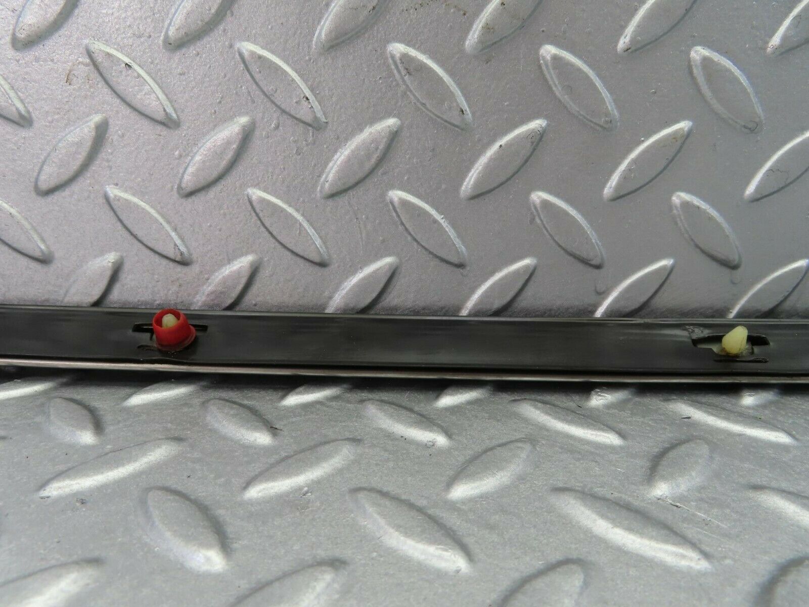 7872 Mercedes-Benz W115 220D Centre Fender Wing Chrome Trim Rear Right