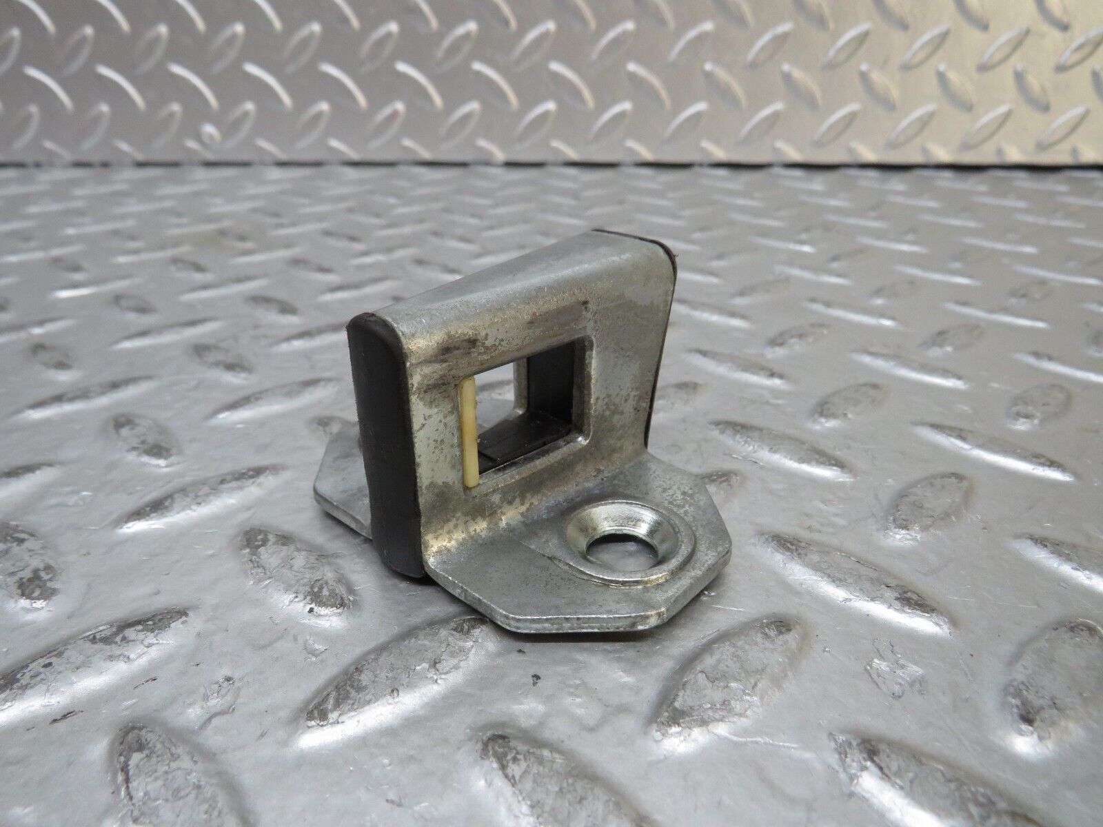 27746 Mercedes-Benz S124 300TE Wagon Door Lock Latch