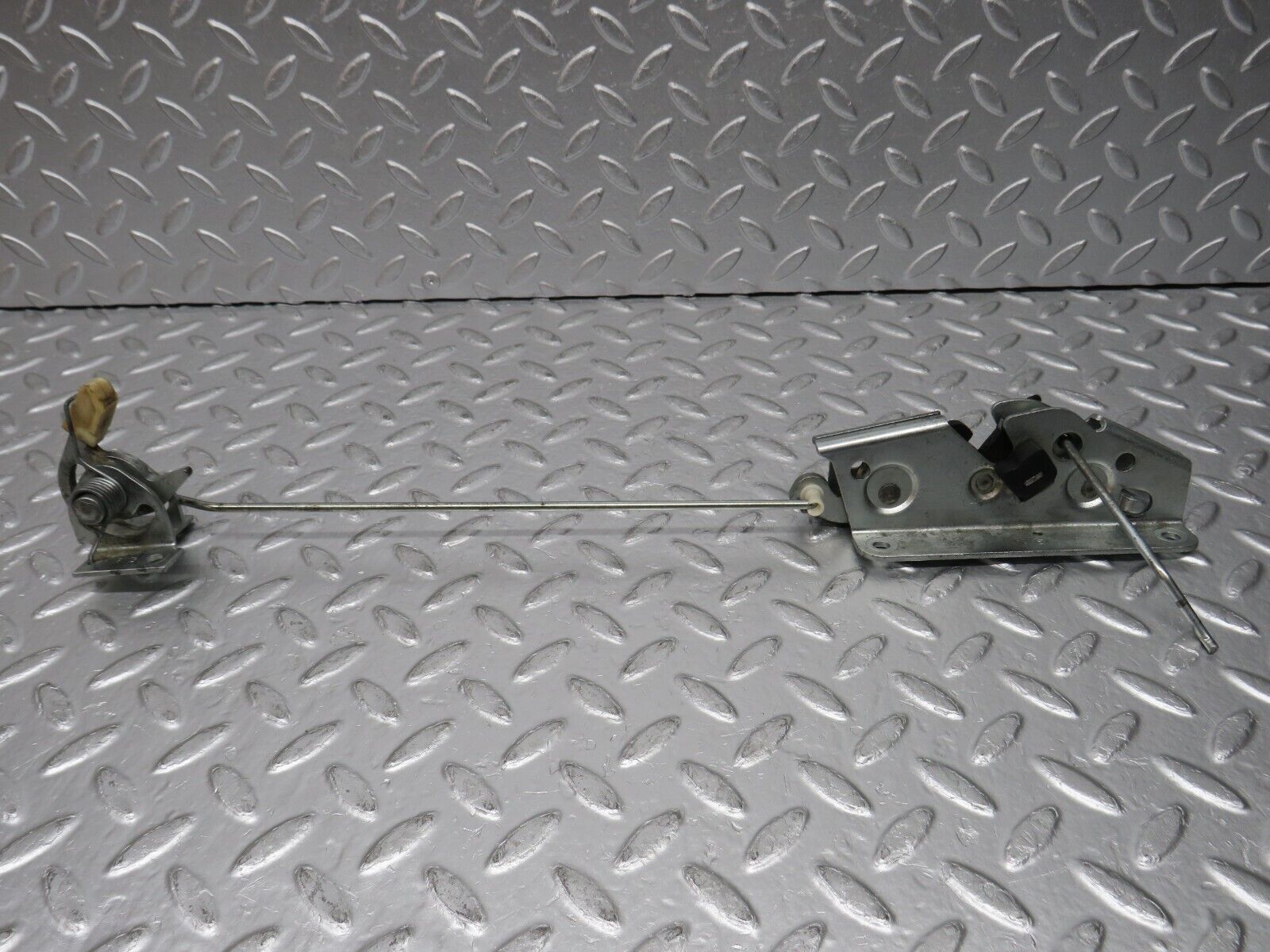 32562 Mercedes-Benz S124 300TE Wagon Rear Right Seat Bench Locking Mechanism