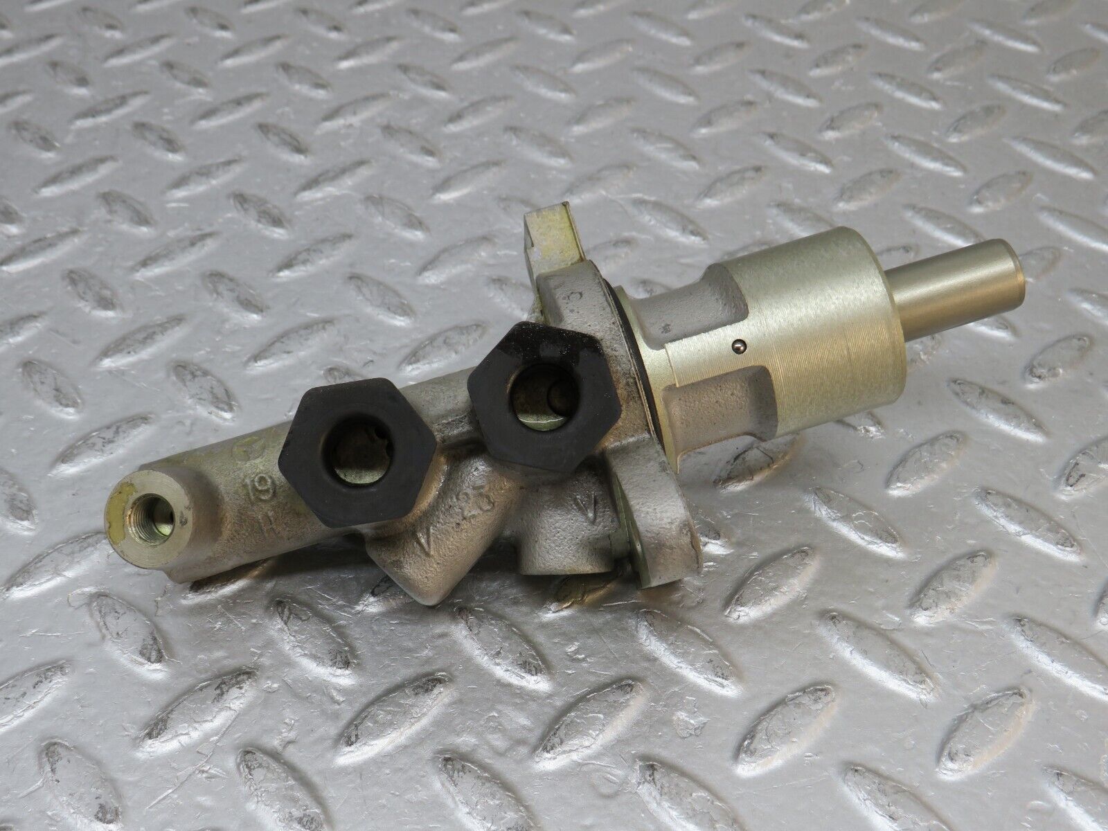 37931 Mercedes-Benz A124 320E Cabriolet Brake Master Cylinder Girling