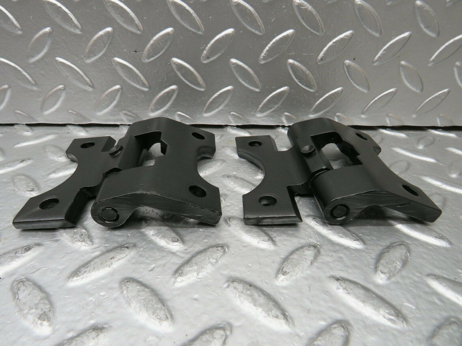 22864 Mercedes-Benz C107 450SLC Coupe Door Hinge Left Pair