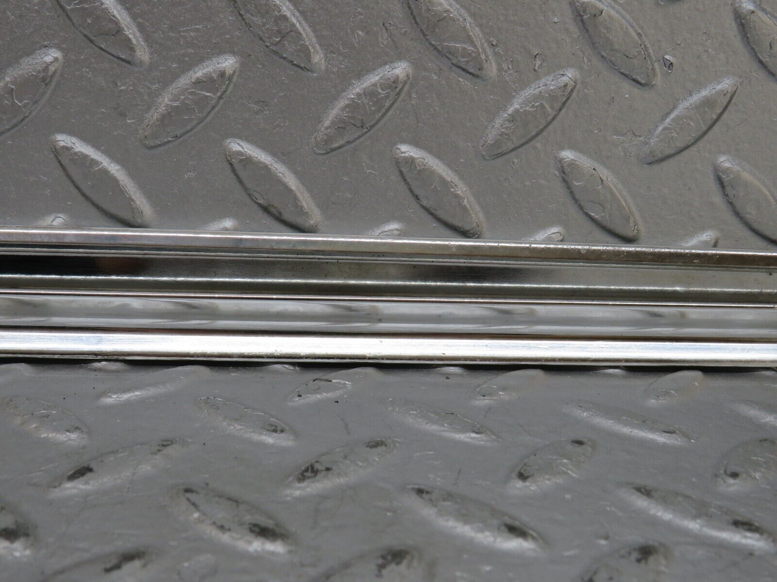 36293 Mercedes-Benz W126 420SE Rear Right Door Chrome Moulding Trim