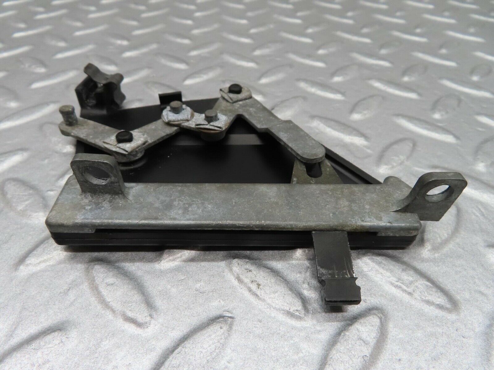 14000 Mercedes-Benz C107 280SLC Air Vent Control Lever Left 1078300385