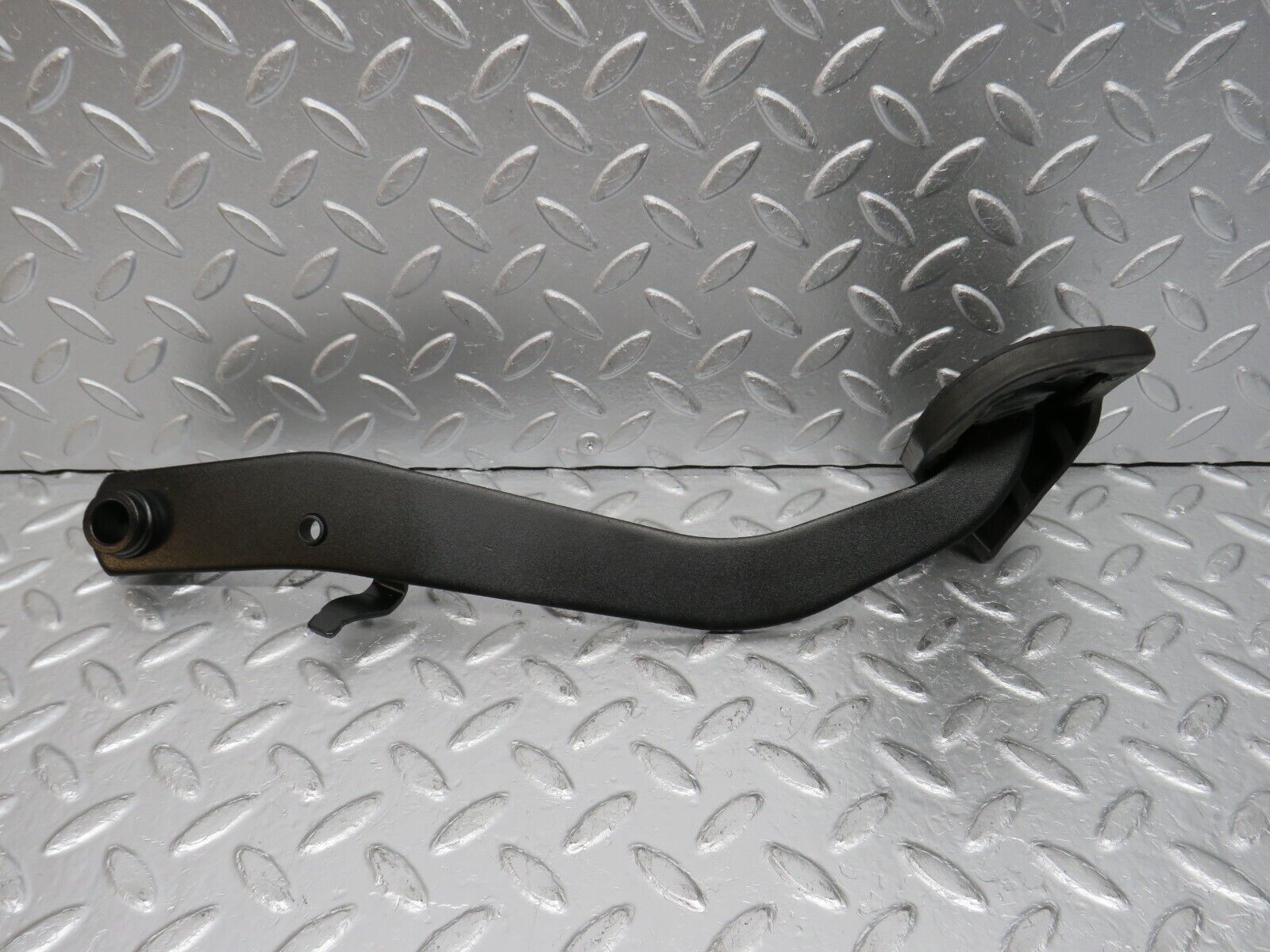 32553 Mercedes-Benz S124 300TE Wagon Brake Pedal With Rubber 1232910082