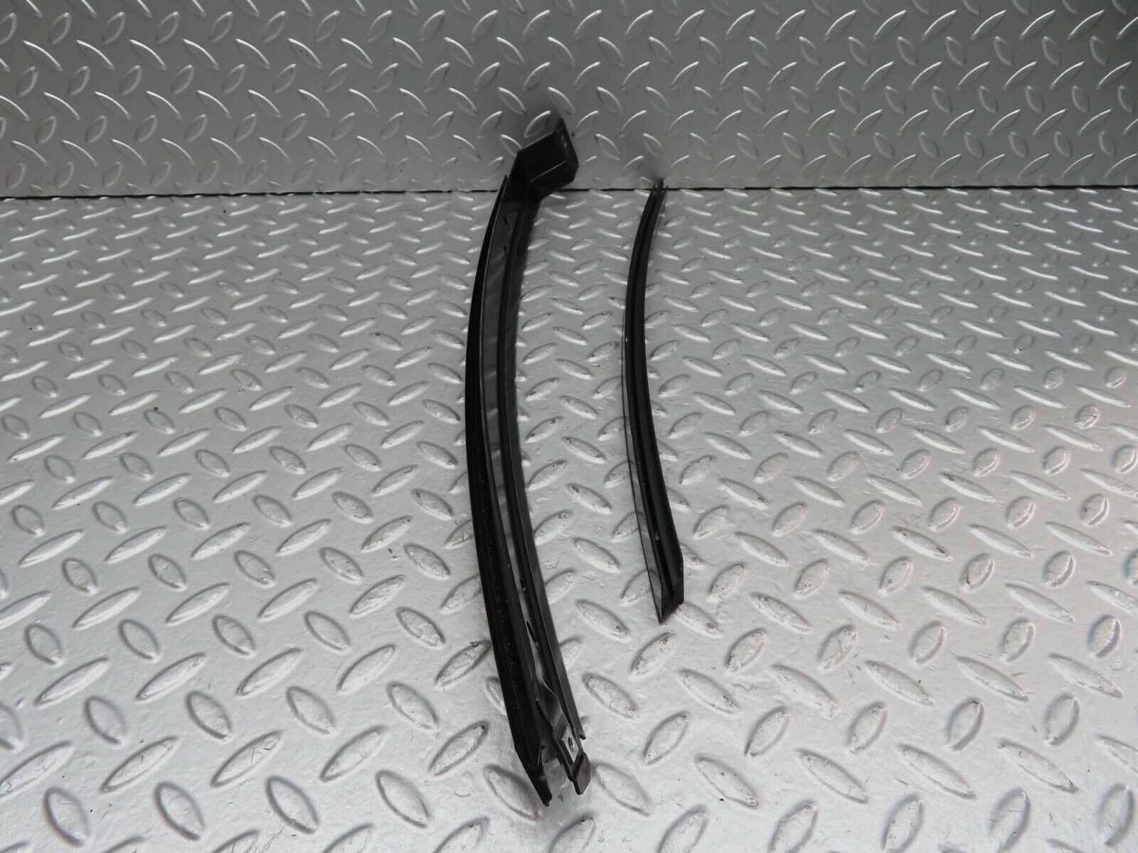 15027 Mercedes-Benz W140 S320 Rear Right Door Window Channel