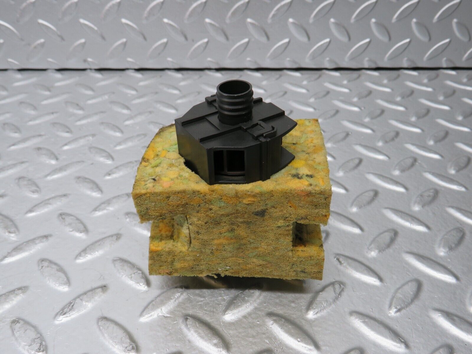 30300 Mercedes-Benz W124 230E Temperature Sensor 0008301908 0130002802