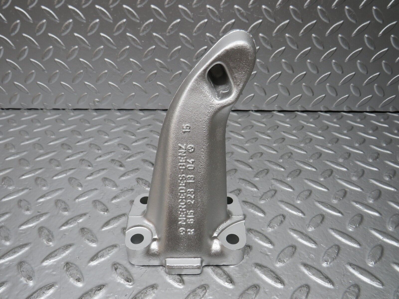 26827 Mercedes-Benz W123 240D Engine Mount Bracket Left Side 6152231304