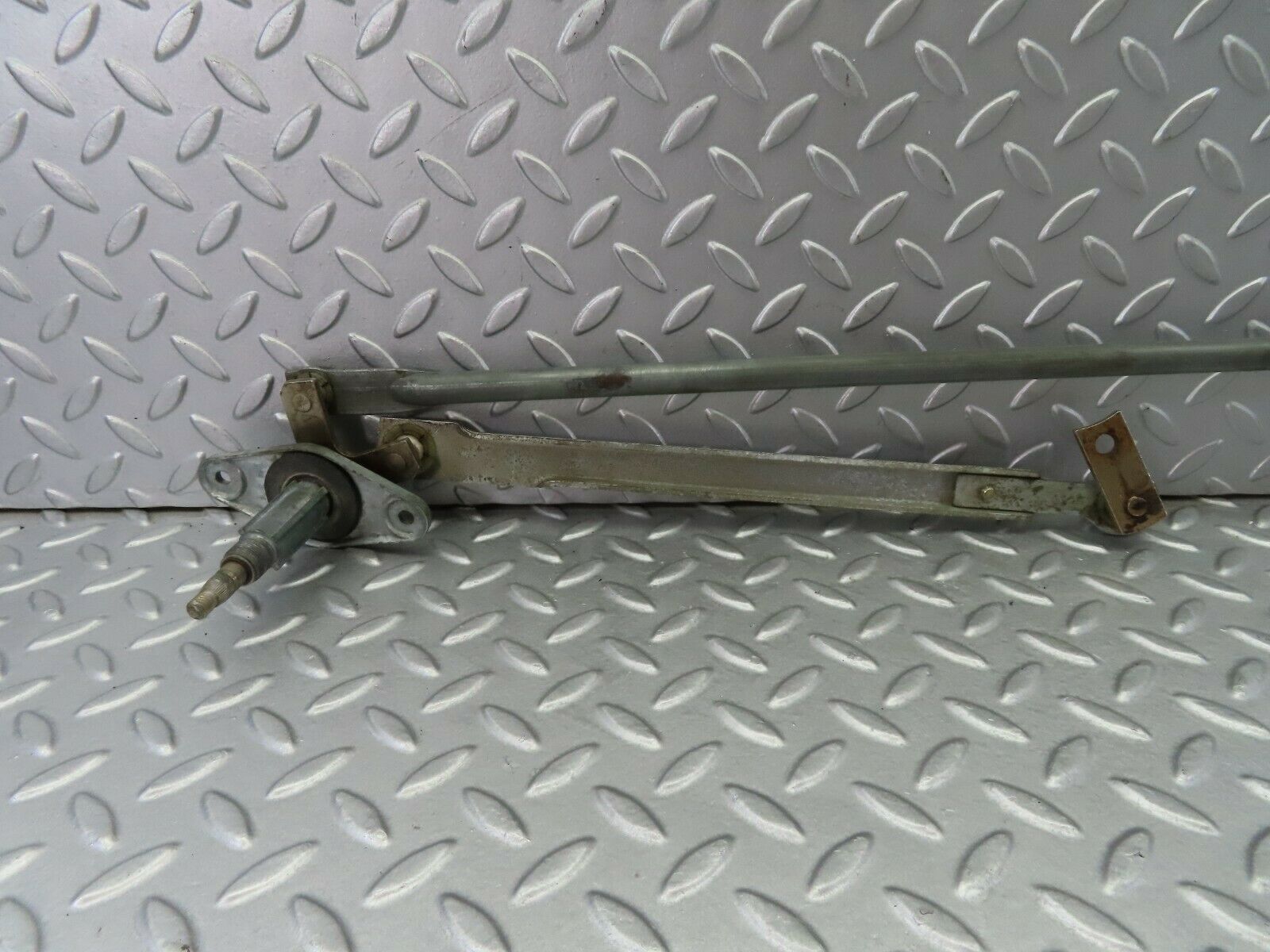7936 Mercedes-Benz W115 220D Windscreen Wiper Linkage