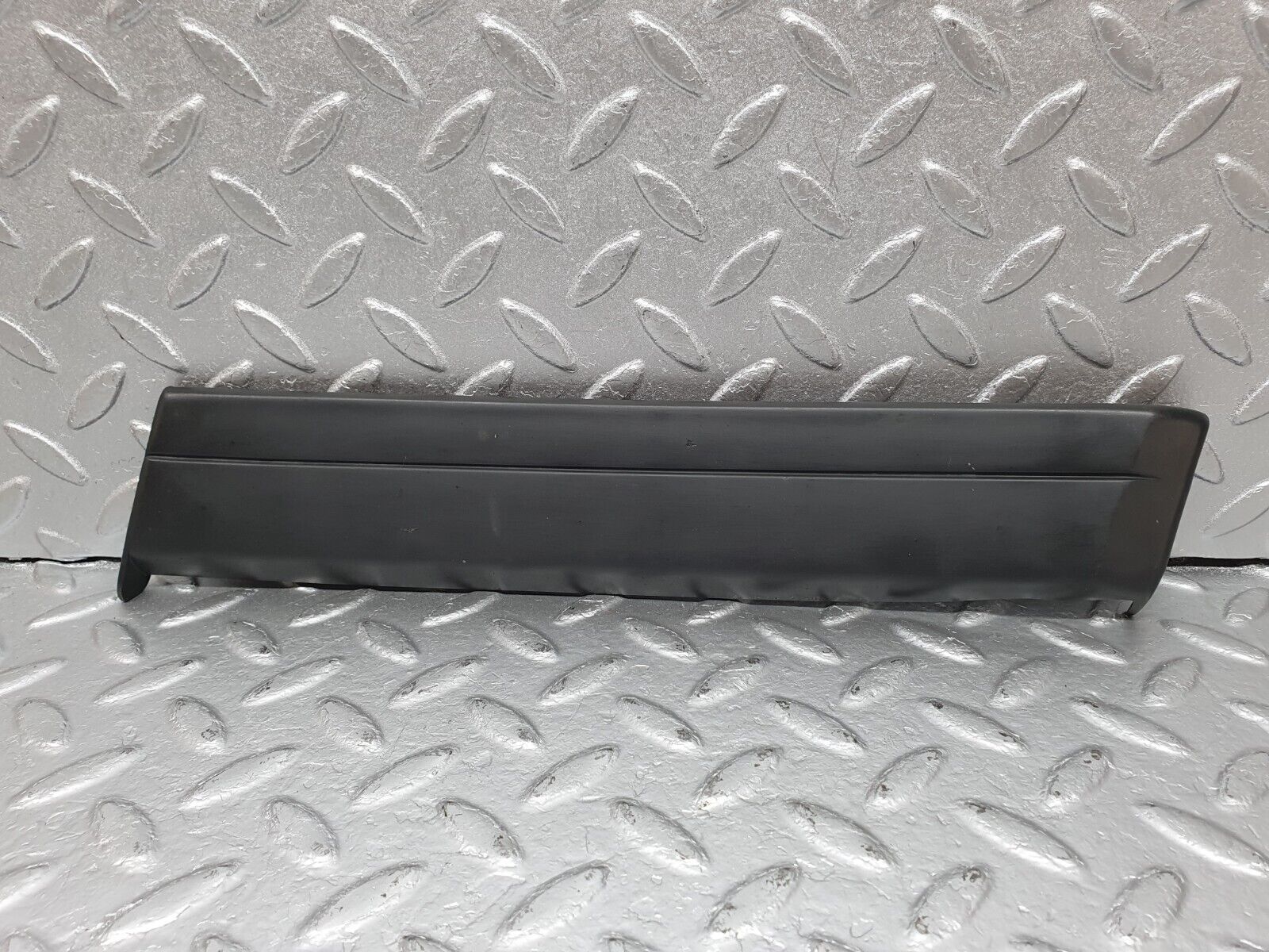 41423 Mercedes-Benz W124 200E Front Right Fender Wing Lower Moulding Trim