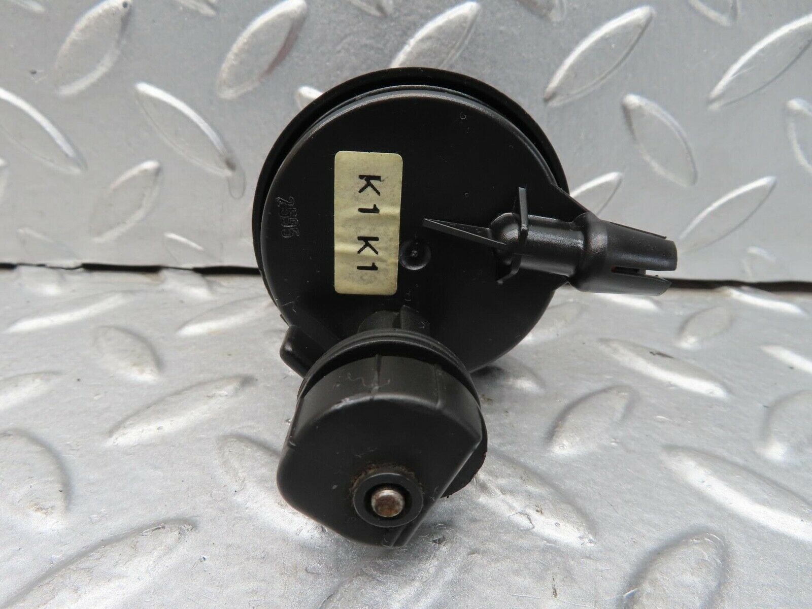 15185 Mercedes-Benz W140 S320 Fuel Tank Flap Cap Vacuum Actuator 400181